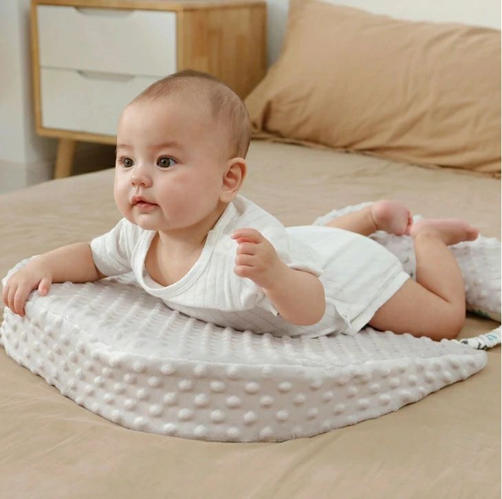 期間限定5%クーポン 傾斜15° 赤ちゃん ミルク吐き戻し防止枕 授乳クッション ベビ...