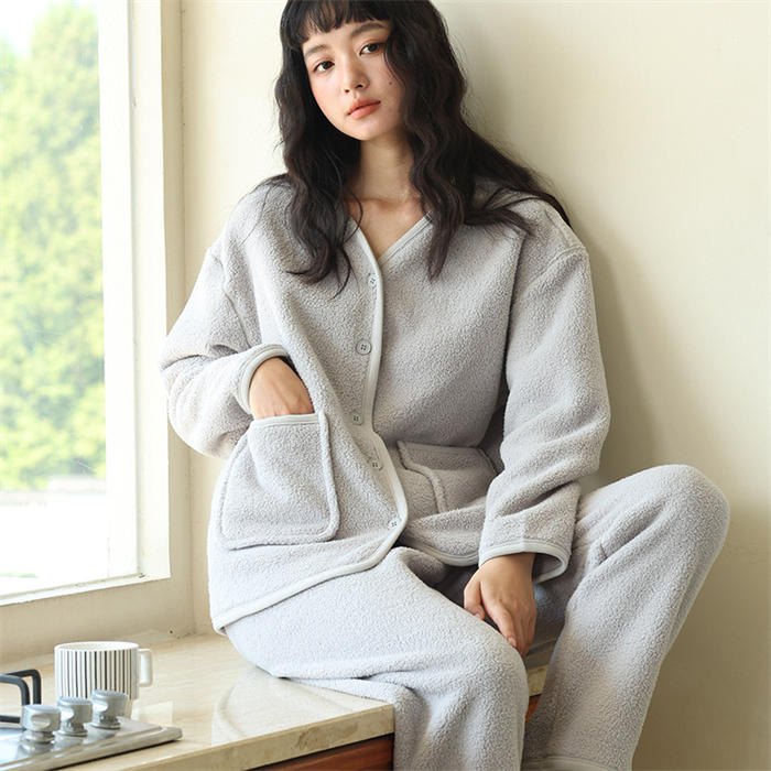 もこもこ ルームウェア レディース 冬 ボア 厚手 上下 セット ふわふわ 長袖 2点セット パジャマ セットアップ 秋 冬 秋冬 真冬 おうち時間 寝間着 寝巻き 保温 部屋着 ナイトウェア 楽ちん 優しい手触り あったか 暖かい vネック 前開き 大きいサイズ 大人 送料無料