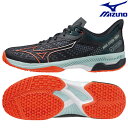 メーカー希望小売価格はメーカーカタログに基づいて掲載しています MIZUNO ENERZYと新しいアッパー構造で、より素早い動き出し／切り返しをサポート！ ●品番 61GB227212 ●商品名 ウエーブエクシード TOUR 5 OC ●カラー 12：ネイビー×コーラル×ターコイズ ●サイズ 22.5〜30.0cm ●素材 甲材：合成繊維×合成樹脂 底材：合成底 ●重量 約320g(27.0cm片方) ●インソール ミズノエナジーインソール、取り外し可 ●生産地 ベトナム ●その他 ウィズ：2E相当 ●機能 ★MIZUNO WAVE(ミズノウエーブ) クッション性と安定性を両立する、ミズノシューズの基幹機能 ★足入れ革命3.0 より良いフィッティングで多くの人が「履ける」足入れに ★MIZUNO Enerzy 柔らかさと反発性に優れ、汎用性のある素材。 ★MIZUNO Enerzy insole 柔らかさと反発性に優れたインソール用高反発ソール素材 ★DuRubber 当社従来品と比較して、耐摩耗性が約16%アップしたアウトソール素材。耐久性をさらに高めます。 ★PoWnCe（パウンス） 軽さと反発性を兼ね備えたミッドソール素材 ★D-Flex Groove スムーズな蹴りだしをサポートするソール構造 ★3D-SOLID アッパーに搭載された樹脂補強構造。耐久性とサポート製に優れる。 ★DF(ダイナモーションフィット) 運動中も足とシューズの一体感を高めるアッパー構造。 ※在庫は常に変動しておりますので、まれにご注文時に 在庫が切れている場合があります。 　 入荷予定がない場合はご注文をお断りさせていただきますのでご了承願います。 ※画像の色の見え方が、モニターやPC環境により実際の商品と異なる場合がございます。 ※商品の仕様につきましてはメーカー都合により予告なく、変更となる場合が御座いますので予めご了承お願い申し上げます。 例：デザイン(マーク・ライン・カラー他)、生産国、素材など。 正確な情報をご提供出来るよう努めておりますが、まれに訂正を行うことができない場合も御座いますので何卒ご了承頂きますようお願い申し上げます。