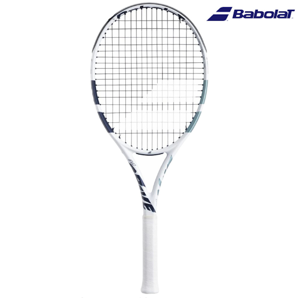 こちらの商品は諸般の事情により、沖縄県は配送除外区域となります。 ご注文を頂いた場合でも自動的にキャンセルとさせていただきます。メーカー希望小売価格はメーカーカタログに基づいて掲載しています ピュアドライブの過去の成功技術を踏襲 低価格・高性能、複数年使用可能のエントリーモデル 新採用のエアーハンドルでより快適な、たのしく上達可能なEVOシリーズ スペック ●品番 101548 ●商品名 エヴォ ドライブ ライト (EVO Drive Lite) ●カラー ホワイト×カデットブルー ●グリップサイズ G0、G1、G2 【グリップサイズについて】 　1＜2＜3＜4 (左より細い順） 4が一番太くなります。 一般男子は2、3、一般女子は1、2を使用される方が多いです。 ●素材 グラファイト ●フェイス面積 104 sq.in. ●平均重量 約255g（+-7g、フレームのみ） ●ストリングパターン メイン16本 × クロス17本 ●推奨ストリングテンション 50〜55ポンド ●備考 ※硬式テニス用のラケットです。 ※ストリングは別売です ●その他 男女中学生〜女子高校生にお勧め 【無料ガット】 　(1)Wilson シンセティック・ガット・パワー16(1.30mm)（WRZ905100）：フィラメント に巻きつけた剛性ナイロン(NEO X-BAND)によって、高い耐久性とテンション維持 を実現した飛びすぎないモデル。 ※1 無料ガットのカラー変更につきま しては対応できませんので　　　予めご了承願います。 ※2 有料ガットでのガット張りをご希望の方はガットも合わせて　　　ご注 文ください。 →ガットのご注文はこちらから ガット張りについて 　　●有料ガット張りをご希望の方はガットも合わせてご購入の上、ご希望のテンションをご記入ください。 　　●ガット張り代は無料です。 　　●当店では電動式のガット張り機を使用しております。40〜60ポンドまで可能です。 　　　縦・横のテンションを変えることもできます。 　　　ガットの張りあがりは、使用するガット張り機、張り方により若干誤差がありますのでご了承願います。 　　●ガットを張る場合は、発送までに1〜2日要します。 　　●無料ガットでの張り上げを希望しない場合、無料ガットが選択がされていてもフレームのみの発送となります。 その他注意事項 　　●ラケットの保証について 　　　保証期間は1年です。保証期間内に、通常の使用方法で破損した場合は保証の対象になります。 　　　ラケットをメーカーに送り、メーカーで無料交換または対象外かを判断します。 　　　ラケットの送付にかかる費用はお客様のご負担にてお願いします。必ず保証書を添付してください。 　　●ガットを張ったラケットの返品・交換はお受けできません。 ※在庫は常に変動しておりますので、まれにご注文時に 在庫が切れている場合があります。 　 入荷予定がない場合はご注文をお断りさせていただきますのでご了承願います。 ※画像の色の見え方が、モニターやPC環境により実際の商品と異なる場合がございます。 ※商品の仕様につきましてはメーカー都合により予告なく、変更となる場合が御座いますので予めご了承お願い申し上げます。 例：デザイン(マーク・ライン・カラー)、生産国、素材など。 正確な情報をご提供出来るよう努めておりますが、まれに訂正を行うことができない場合も御座いますので何卒ご了承頂きますようお願い申し上げます。