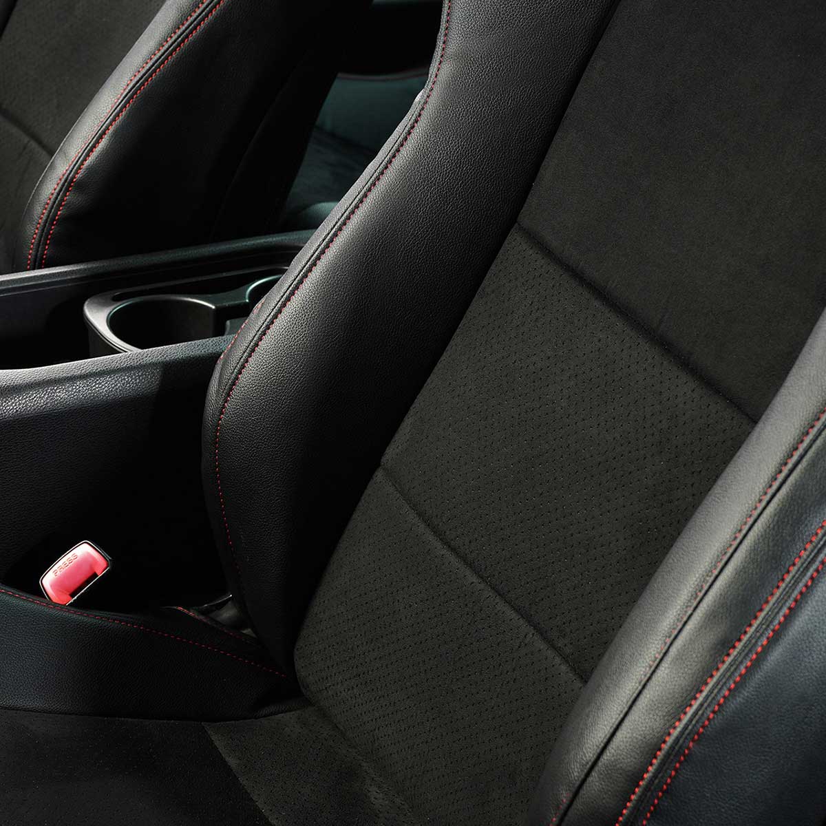 D-MAX ディーマックス シートカバー ブラック×レッド 2列目のみ 86 ZN6(2012/4〜2021/10) DMSCZN6BRER