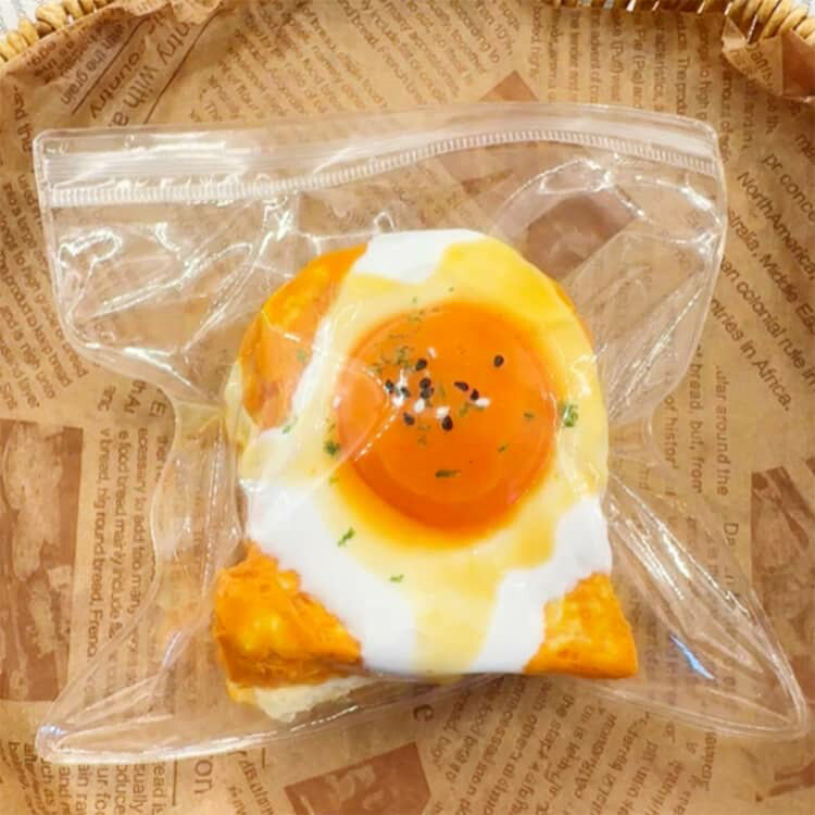もちもち スクイーズ 神ふわままごと 温泉卵トースト ケーキ 低反発 お握りおにぎり 感触 プッシュ 温泉卵トースト ふわふわおもちゃ おしゃれ ストレス解消 肉球 水感スクイーズ 子供 水感 粘着 ねっとり 触感 感触 握って遊ぶ そっくり chittoshop-10006519 ちっとしょっぷ サンプル画像2