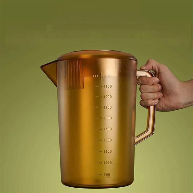ちっとしょっぷのピッチャー 飲料水 割れない 5L 業務用 3.5L 2.4L 大容量 注ぎやすい 軽い 丈夫 2個セット 冷水筒 広口 炭酸 水出し 飲食店 卓上用 割れにくい お茶 2個セット 洗いやすい お手入れ簡単 冷蔵庫 目盛付 飲料水 冷蔵庫 飲料ディスペンサー タンブラー 水筒｜アングル3