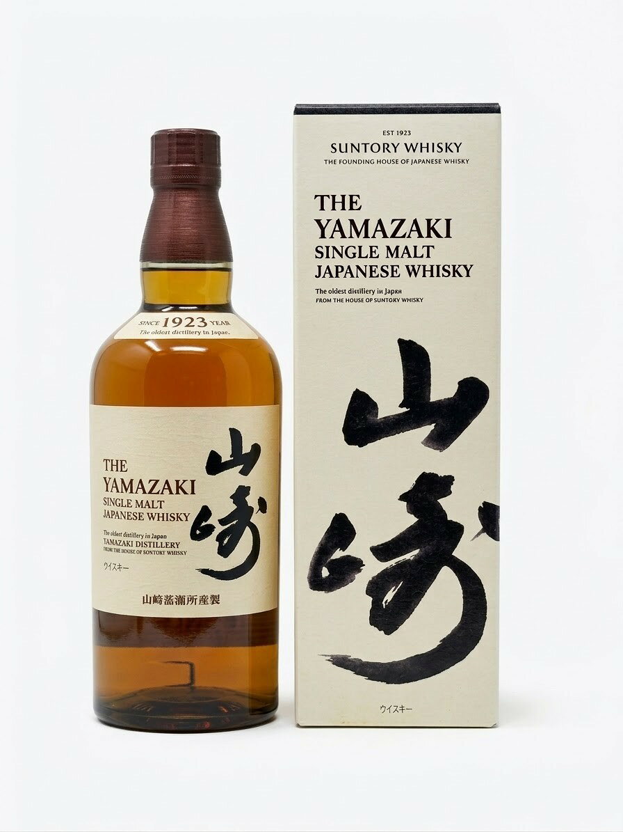 【こちらは大阪配達限定の商品となります。お届け先が大阪府外となるご注文に関しましてはご注文のキャンセルをさせて頂きますのでご了承ください】 品目：ウイスキー 内容量：700ml アルコール度数：43度 原材料：モルト 原産国：日本 【ご購入の際は必ず画像最後の注意書きをご確認ください】「シングルモルトウイスキー 山崎」（通称：山崎 NV / ノンエイジ）は、サントリーの山崎蒸溜所が手掛ける酒齢表記を持たないフラッグシップ・スタンダードボトルです。 2012年に「山崎10年」の終売・休売に伴い登場し、日本人の繊細な味覚に合うジャパニーズ・ウイスキーの象徴として国内外で絶大な人気を誇ります。伝統のミズナラ樽原酒をはじめ、ワイン樽熟成原酒など多彩な原酒をブレンディングして仕込まれています。 香りの特徴 イチゴやサクランボのような赤系果実、オリエンタルな香木（ミズナラ） 味わい 蜂蜜のような甘み、滑らかな口当たり、深く華やかな余韻 風味の特徴とおすすめの飲み方 華やかで甘美なアロマ：ワイン樽原酒由来の甘酸っぱくフルーティーな香りと、ミズナラ樽由来のエキゾチックで深みのあるアロマが美しく調和しています。 ストレート / ロック：本来の上品な果実味とモルトの甘みを存分に味わうのにおすすめです。 プレミアムハイボール：炭酸で割ることで赤い果実のフレッシュな香りがパッと広がり、食中酒としても非常に贅沢な一杯になります。