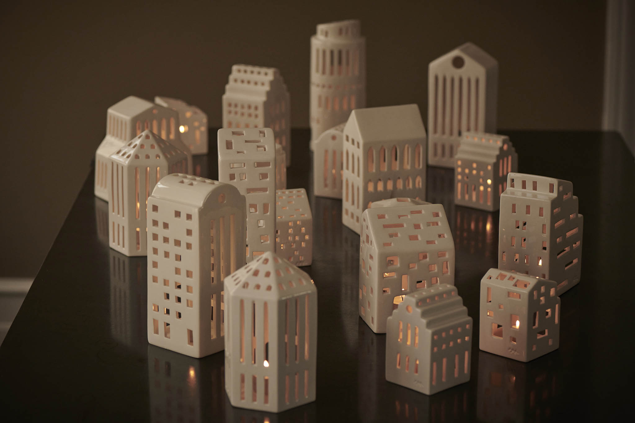 KAHLER　ケーラー　URBANIA アーバニア　ティーライトハウス　Functio ファンクションハウス　【北欧雑貨 URBANIA 大きめ キャンドルホルダー デンマーク 陶器 家 オブジェ ティーライトキャンドル LED 白色 ホワイト モダン シンプル モノトーン】 (2)
