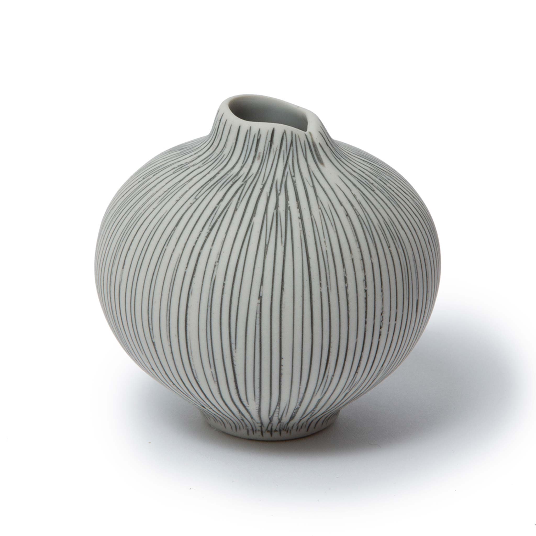 LINDFORM リンドフォーム フラワーベース Line Grey Mサイズ 北欧 花瓶 一輪挿し 花器 インテリア スウェーデン 北欧陶器 北欧デザイン 観葉植物 グリーン 置き物 陶器ベース ナチュラル モダン 和モダン ギフト 小物 北欧暮らし