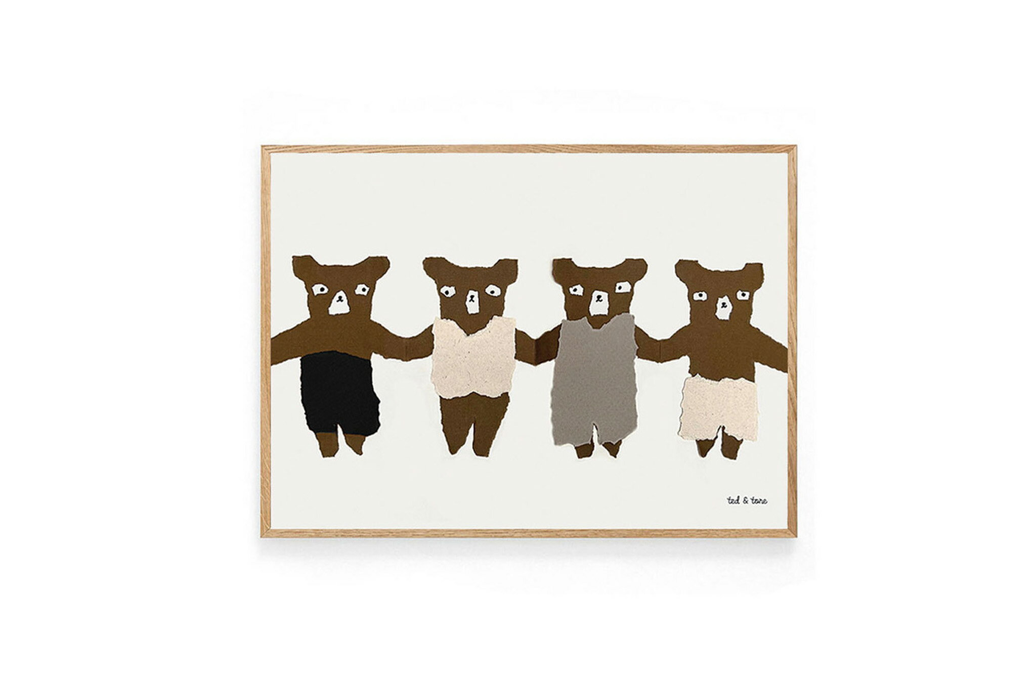 Ted & Toneはオランダのイラストレーションブランドです。2003年に4体の手作り人形から始まったTed & Toneは、子供たちのスペース向けに遊び心のあるデザインで環境に優しい素材のプリントを提供することに重点を置いています。ミニマルなアースカラーを基調として子供から大人まで楽しめるような素敵なタッチの作品です。 商品コード 148xTT023-A4 ブランド Ted & Tone（オランダ） デザイナー − サイズ 210 × 297mm（A4） 素材 農業廃棄物原料紙（295gsm） ※無漂白のため薄く茶色がかった用紙になります。 原産国 オランダ 　 商品パッケージ なし（ビニール） お手入れ − 備考 >> ポスターフレーム（別売り） ポスターのみです。フレームは付属しません。 掲載画像はブランド提供のものを使用しておりますがモニタ等環境によっては色味などが若干異なって見える場合があります。 ポスターの淵や角には輸送による小さな折れやしわなどがある場合がございますのであらかじめご了承ください。 同サイズのポスターフレームを同時に購入された場合は、フレームにポスターを入れた状態でお届けします。 &nbsp; &nbsp;