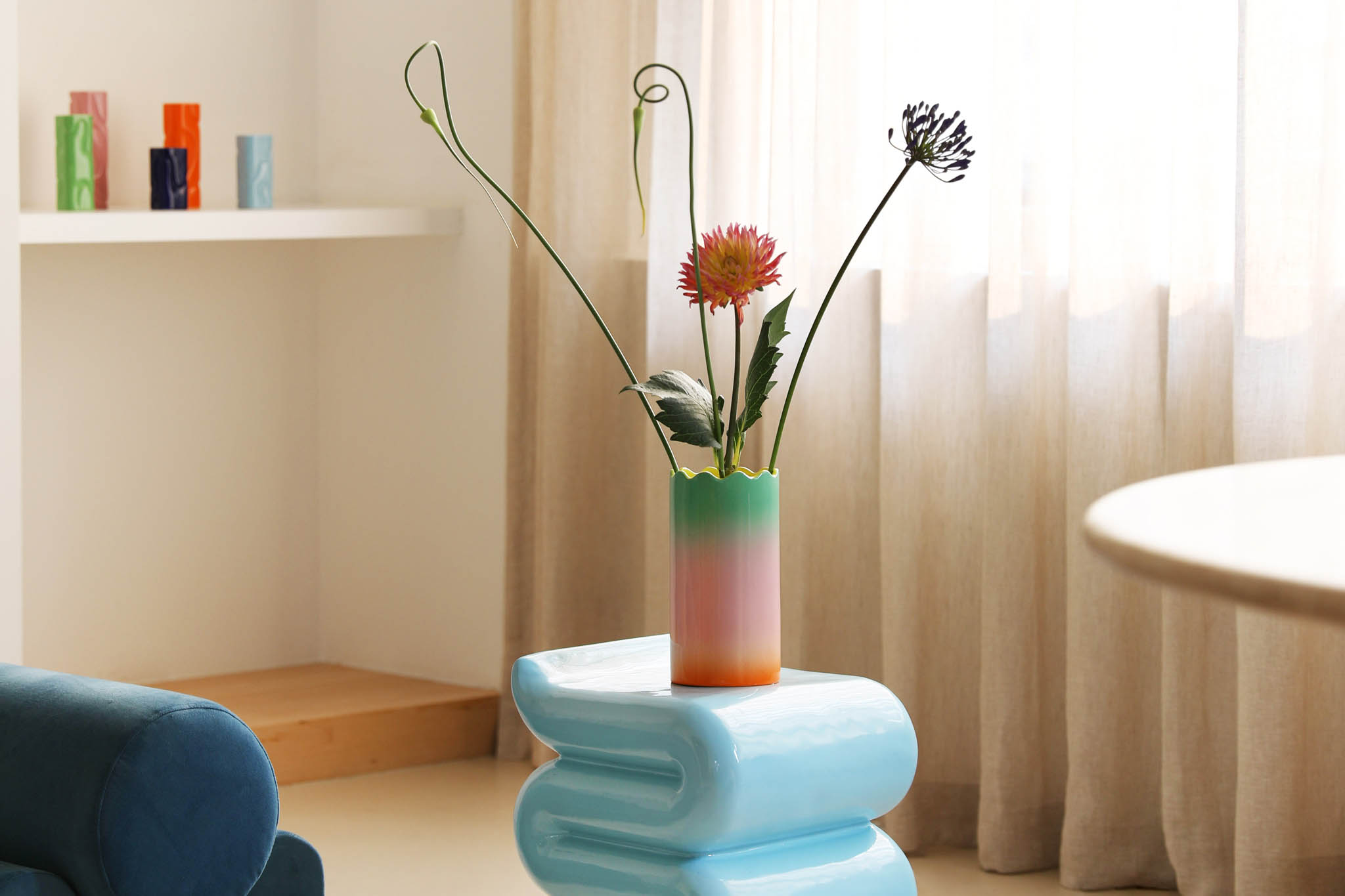 &Klevering アンドクレベリン フラワーベース FADE Lサイズ 高さ24cm 花瓶 陶器 セラミック製 グラデーション 虹色 北欧雑貨 オランダ ヨーロッパ雑貨 インテリア モダン デザイン雑貨 アムステルダム デザイナーズ おしゃれ 人気 [2]