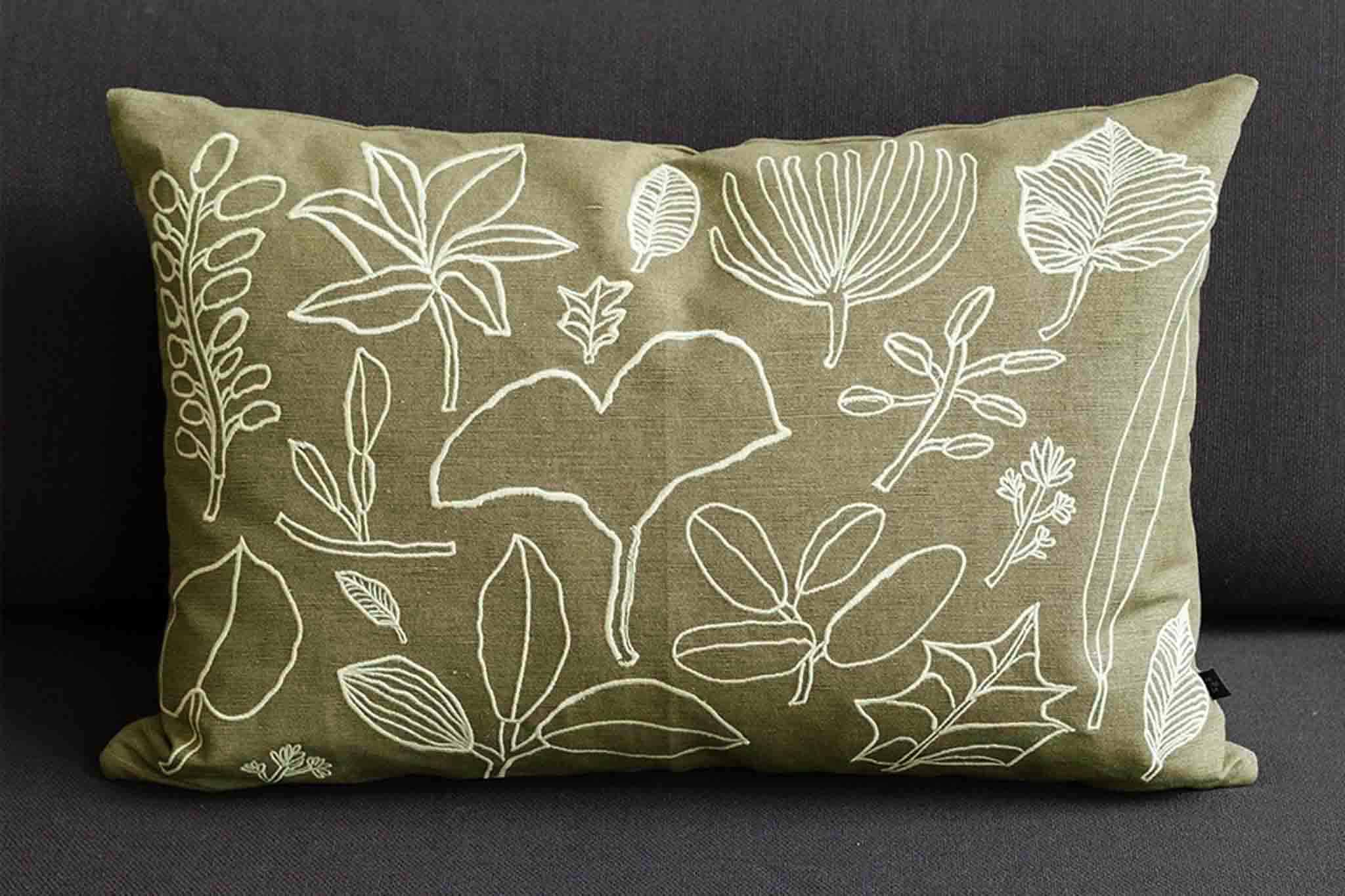 Fine Little Day ファインリトルデイ クッションカバー BOTANIC LEAVES グリーン 58×38cm 刺繍 リネン コットン 綿 麻 ソファ 枕カバー ボタニカル 花 長方形 北欧インテリア 北欧雑貨 リビング雑貨 北欧デザイン [2]