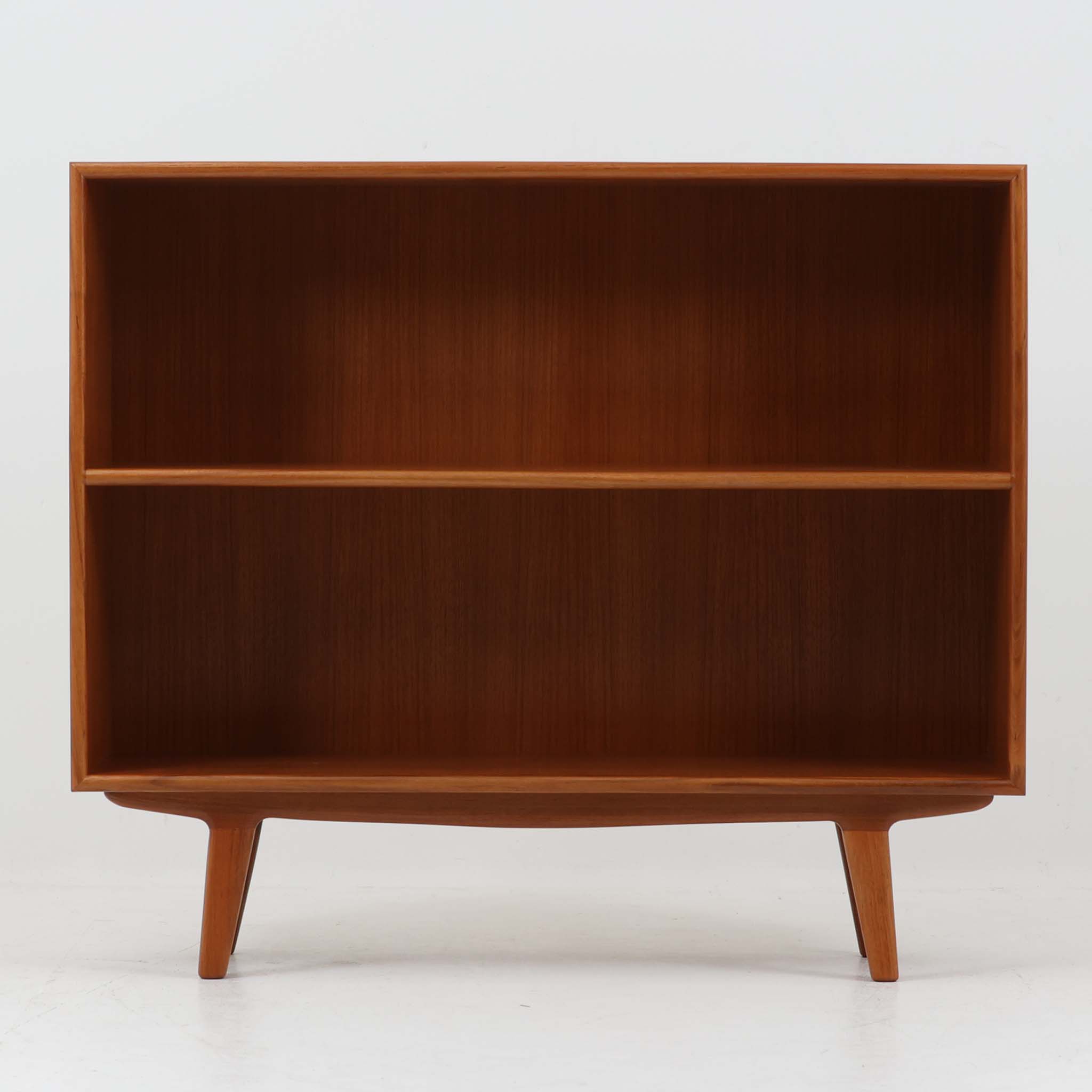 【訳ありアウトレット品】Particular ローブックシェルフ R2☆北欧インテリア CHLOROS ブックシェルフ 本棚 飾り棚 収納棚 ディスプレイ 雑誌 北欧家具 デザイン チーク無垢材 チーク材 天然木 おしゃれ シンプル 高品質 おすすめのサムネイル