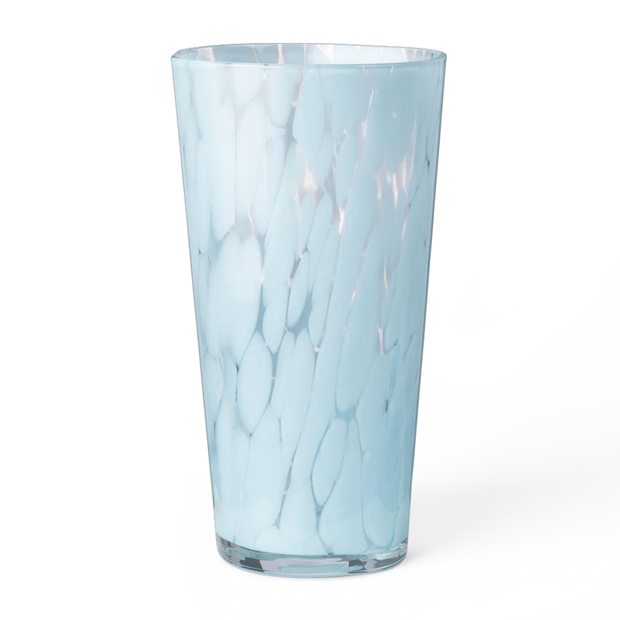 Ferm Living ファームリビング 淡いブルーと水玉模様が彩るハンドメイドガラスのフラワーベース Casca 高さ21cm 花瓶 花器 一輪挿し 口吹きガラス 吹きガラス ドット 斑点 水色 パステルカラー 非対称 オーガニックフォルム 曲線