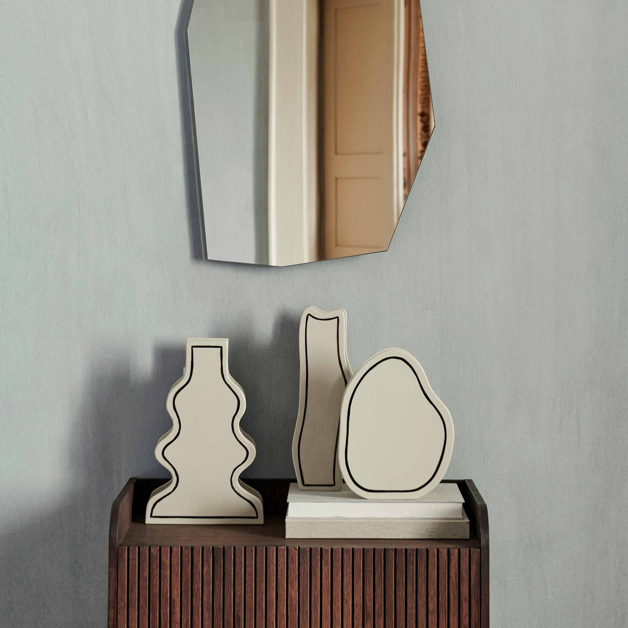 Ferm Living ファームリビング 手描きの黒いアウトラインが独特なオフホワイトカラーのフラワーベース Paste Rounded 高さ28cm ストーンウェア 花器 北欧 インテリア フラワーベース 陶器 オフホワイト 自然フォルム 草花 生花 [3]