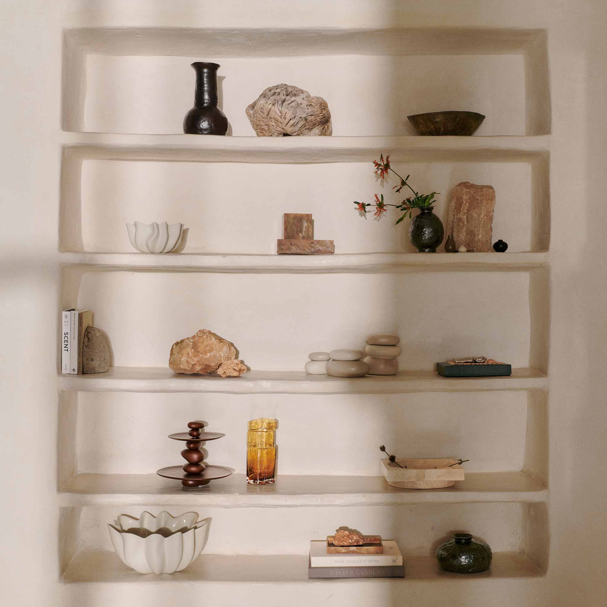 Ferm Living ファームリビング 布のドレープのように流れるラインが美しい小ぶりなボウル Nium Bowl オフホワイト 北欧 陶器 ボウル インテリア 食器 フルーツボウル サービングボウル リビング ダイニング テーブルデコレーション [3]