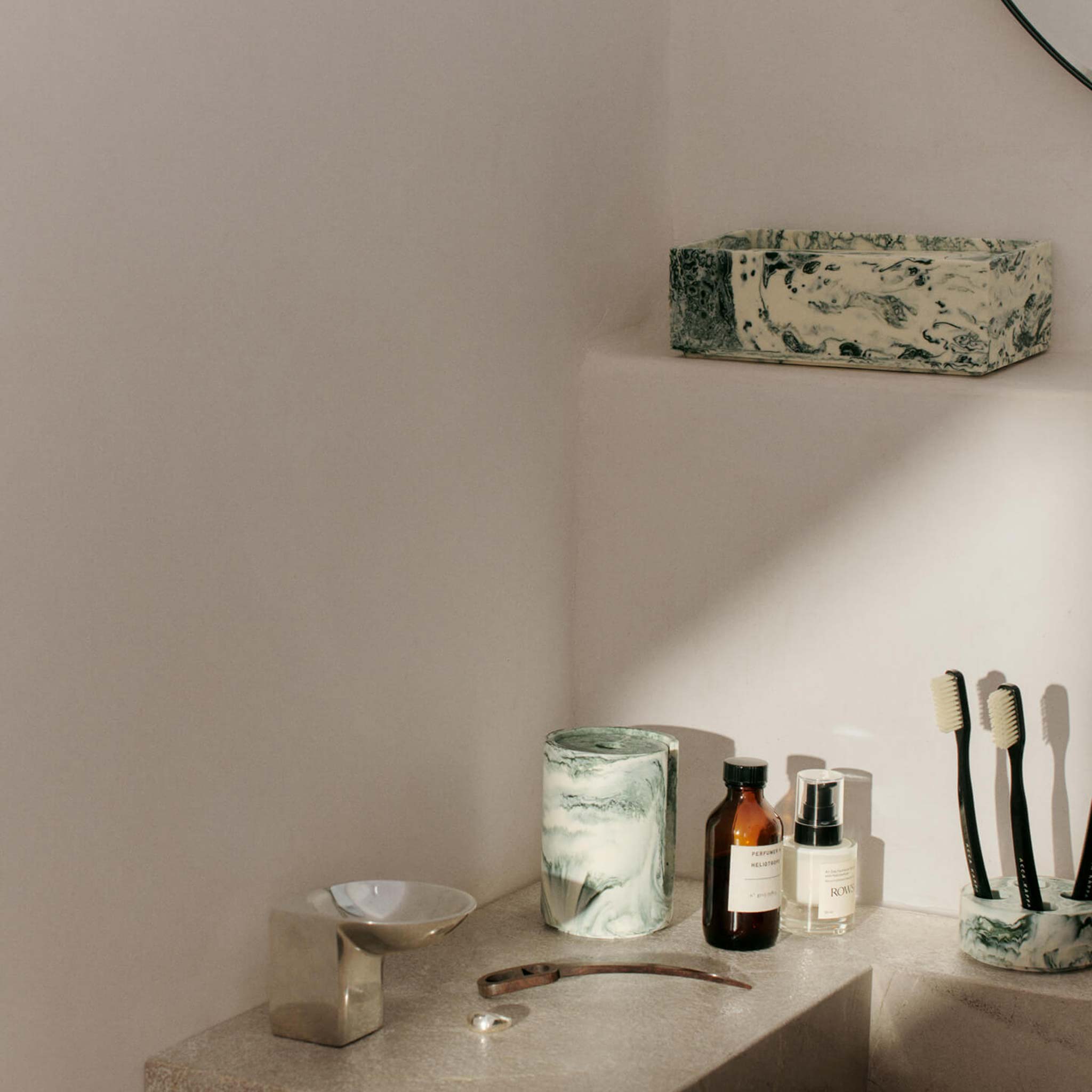 Ferm Living ファームリビング 天然石のような奥行きある模様が美しい樹脂製のモダンなティッシュケース Mist エメラルド×オフホワイト 北欧 インテリア ティッシュボックス マーブル レジン 北欧雑貨 モダン デザイン ティッシュケース [2]