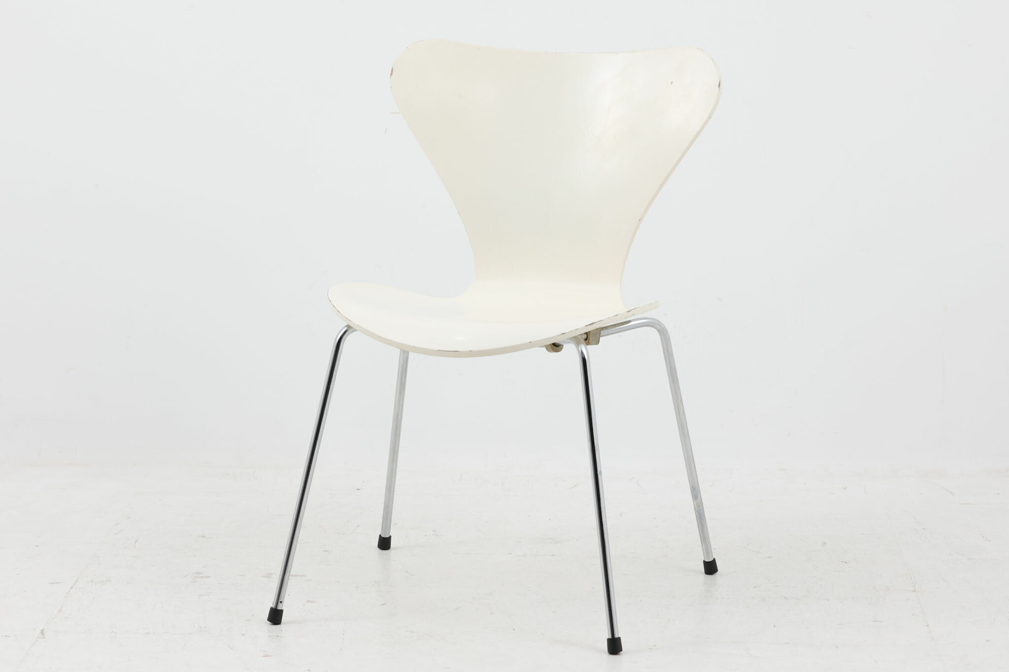 Rakuten - Fritz Hansen(フリッツ・ハンセン)　セブンチェア　ホワイト　Arne Jacobsen(アルネ・ヤコブセン)　北欧家具ビンテージ【アンティーク デザイナー家具 本物 希少 デスクチェア ダイニングチェア おしゃれ】