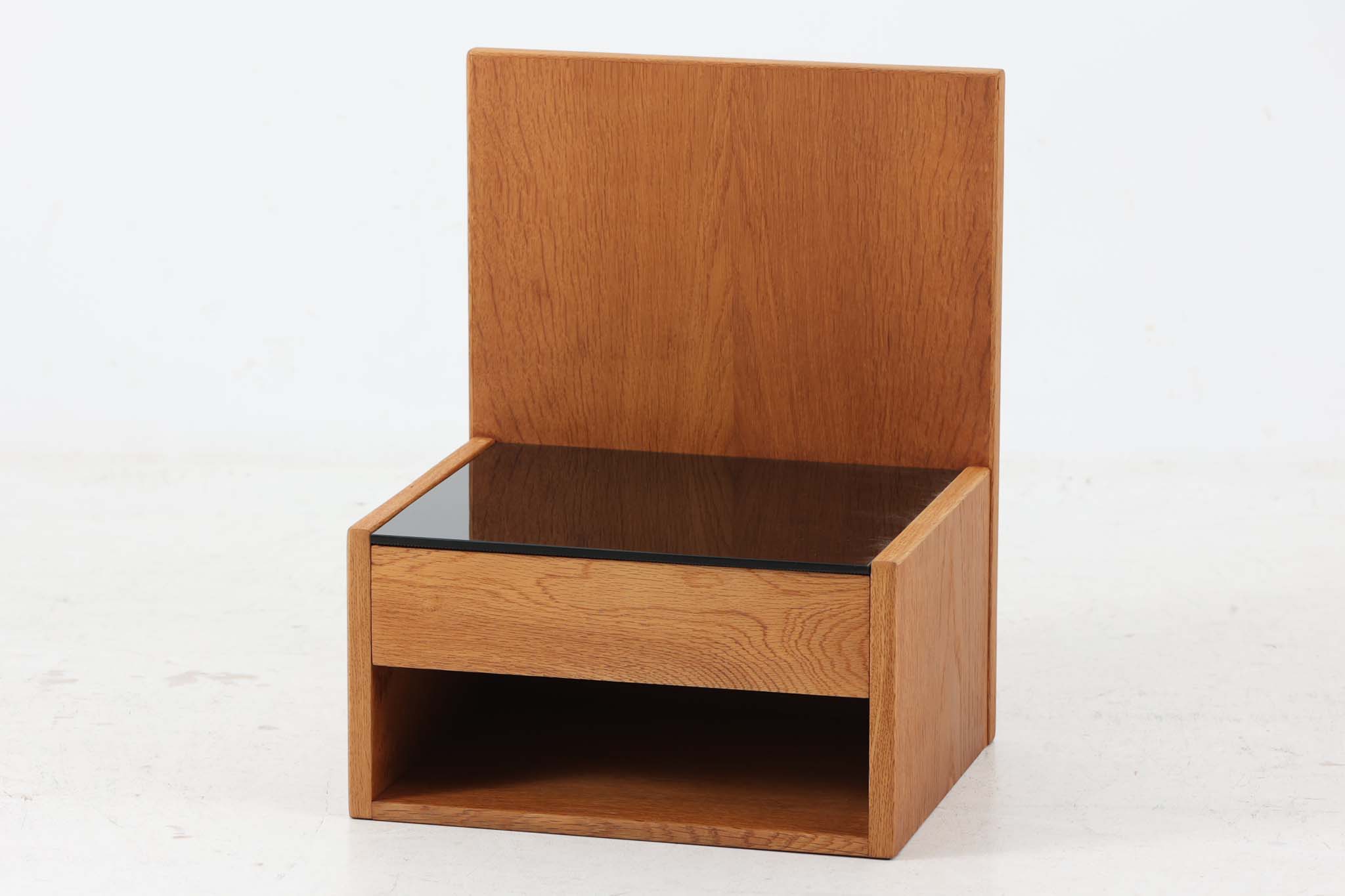 Rakuten - Hans J.Wegner（ハンス・J・ウェグナー）　ベッドサイドテーブル　オーク材　GETAMA/ゲタマ　北欧家具ビンテージ　デンマーク製【アンティーク チーク材 デンマーク製 壁面収納 玄関 収納 小物入れ ウォールラック ウォールシェルフ ウォールデコレーション 棚】