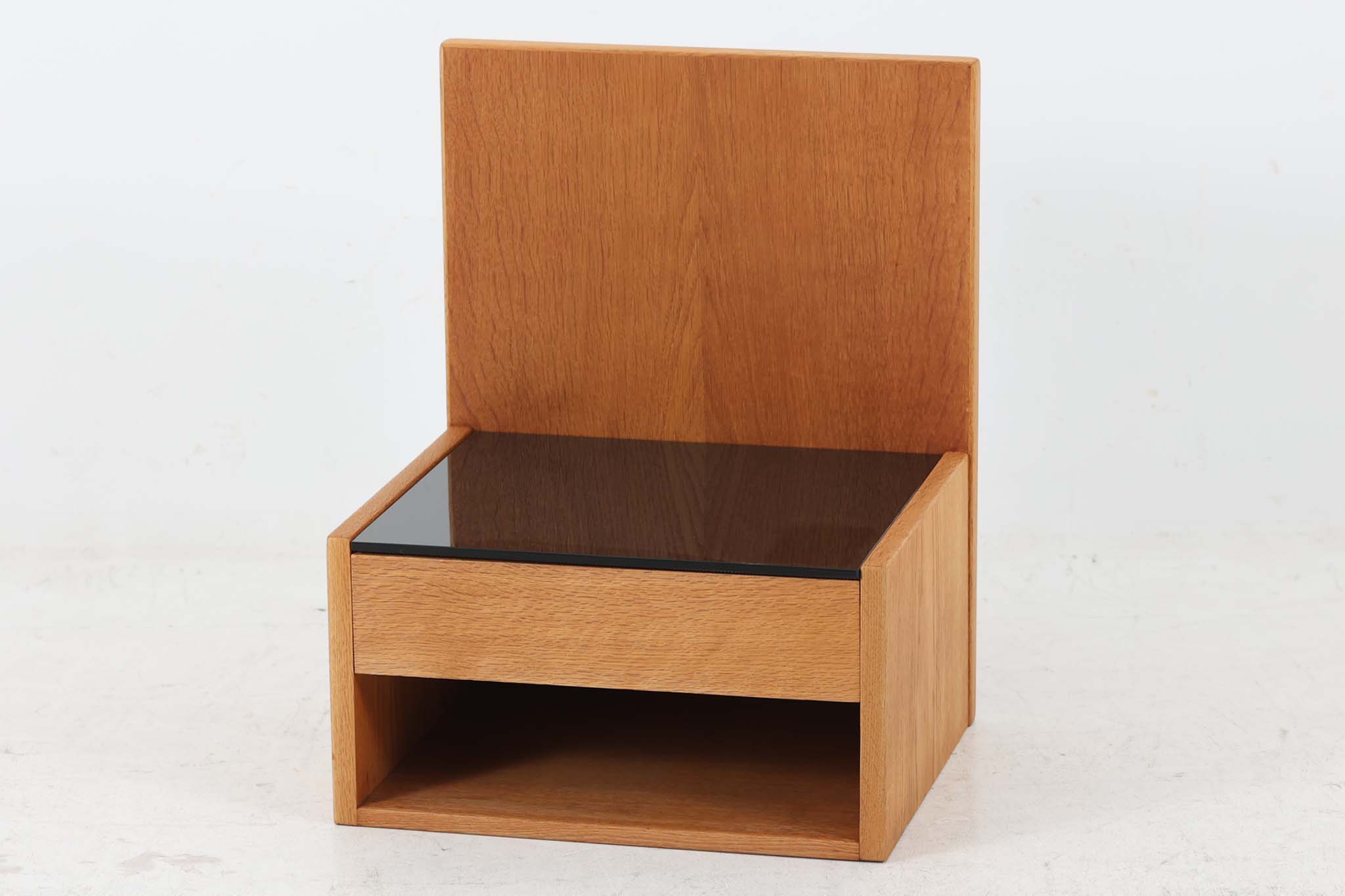 Rakuten - Hans J.Wegner（ハンス・J・ウェグナー）　ベッドサイドテーブル　オーク材　GETAMA/ゲタマ　北欧家具ビンテージ　デンマーク製【アンティーク チーク材 デンマーク製 壁面収納 玄関 収納 小物入れ ウォールラック ウォールシェルフ ウォールデコレーション 棚】
