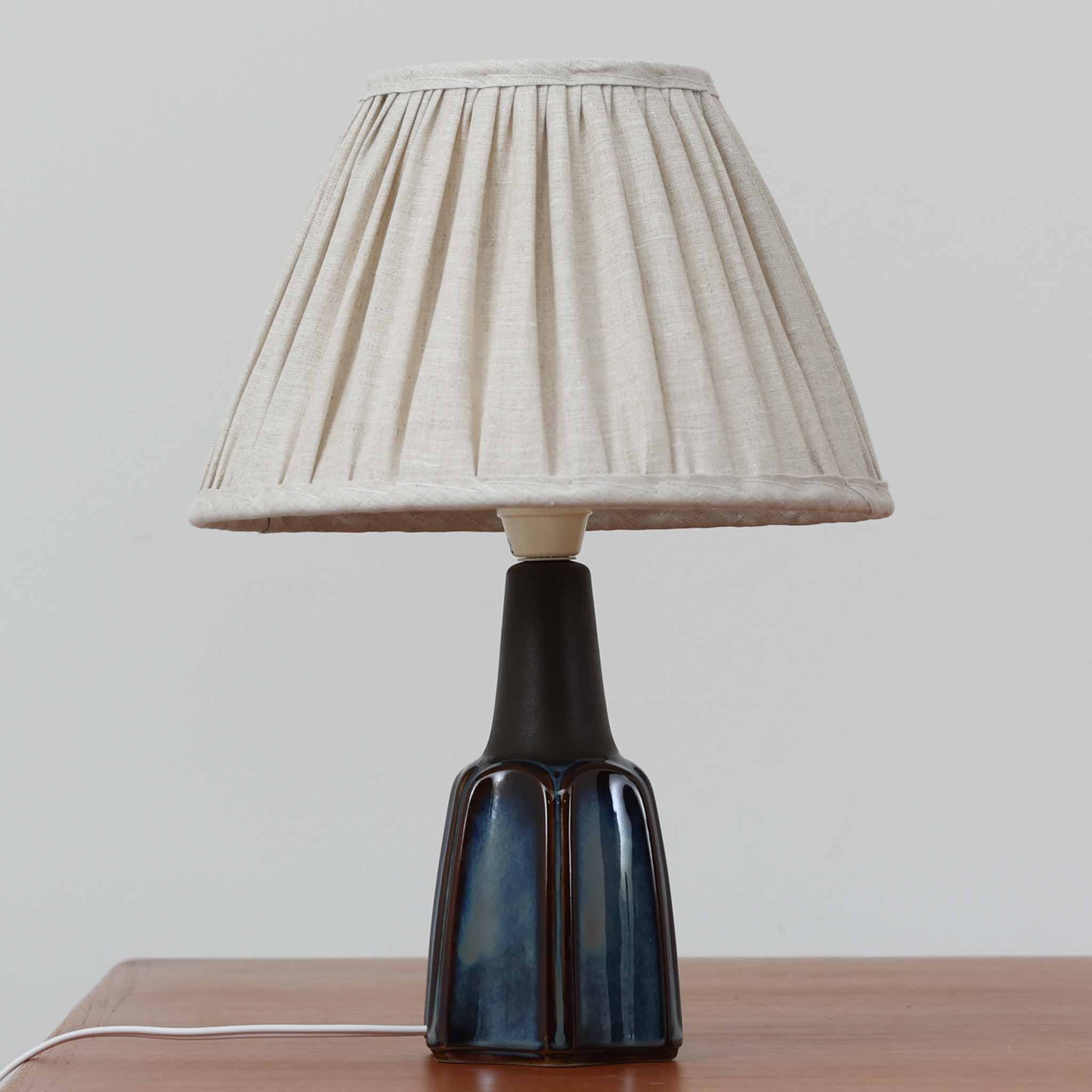 樂天商城 - Soholm Keramik テーブルランプ 1031 高さ37cm Einar Johansen スーホルム・セラミック デンマーク製 北欧ビンテージ家具 北欧照明 陶器ライト 間接照明 レトロ照明 深いブルー 温かみの灯り