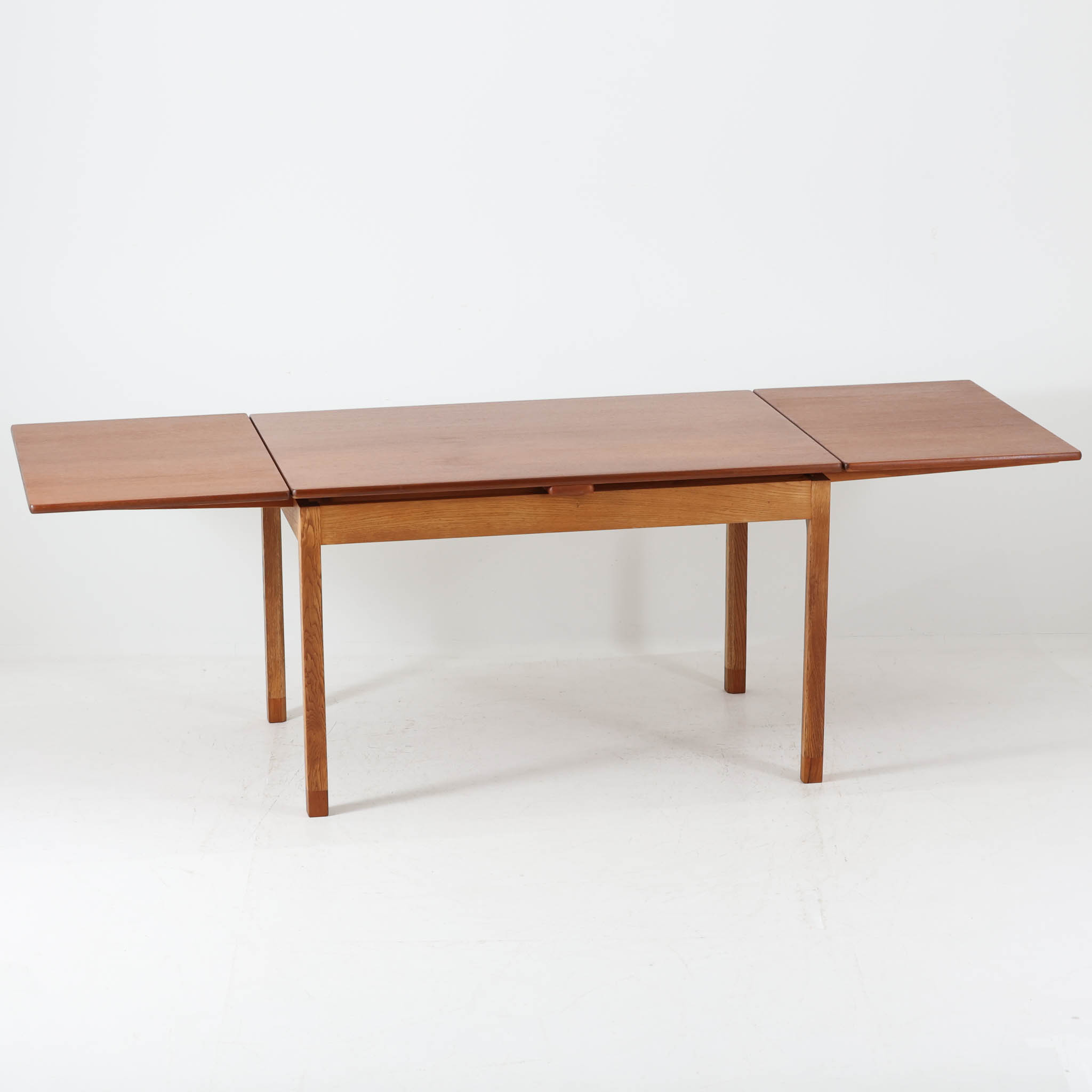 Ejner Larsen & Aksel Bender Madsen エクステンションダイニングテーブル チーク×オーク 幅120〜230cm Naestved Mobelfabrik アイナー・ラーセン&アクセル・ベンダー・マドセン [3]