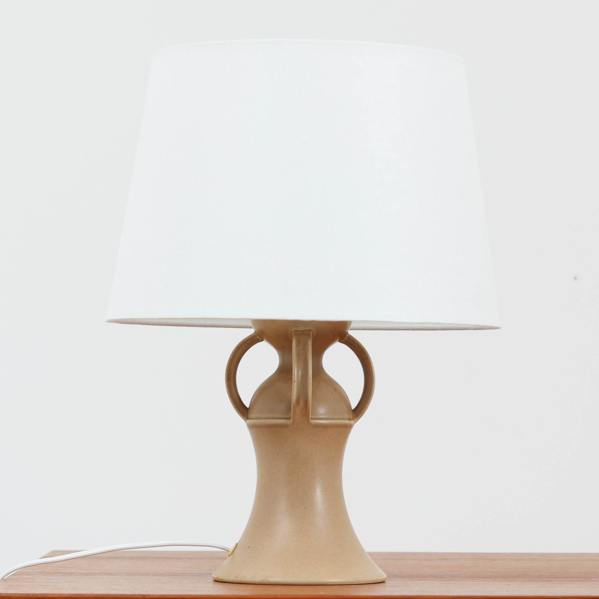 樂天商城 - Le Klint テーブルランプ 309 高さ38cm レ・クリント デンマーク製 北欧ビンテージ家具 北欧照明 陶器ランプ 間接照明 レトロ照明 温かい灯り デンマーク陶器
