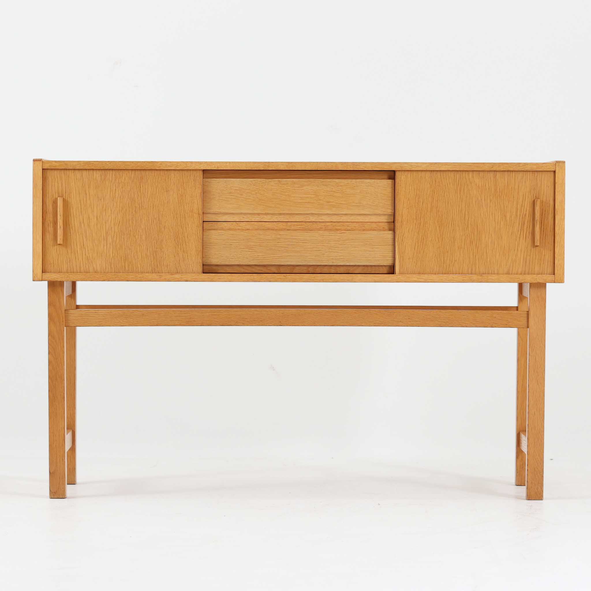 樂天商城 - ローボード オーク 幅85cm スウェーデン製 北欧ビンテージ家具 収納家具 キャビネット 木製収納 引戸収納 リビング収納 小物収納 ナチュラル家具 北欧インテリア