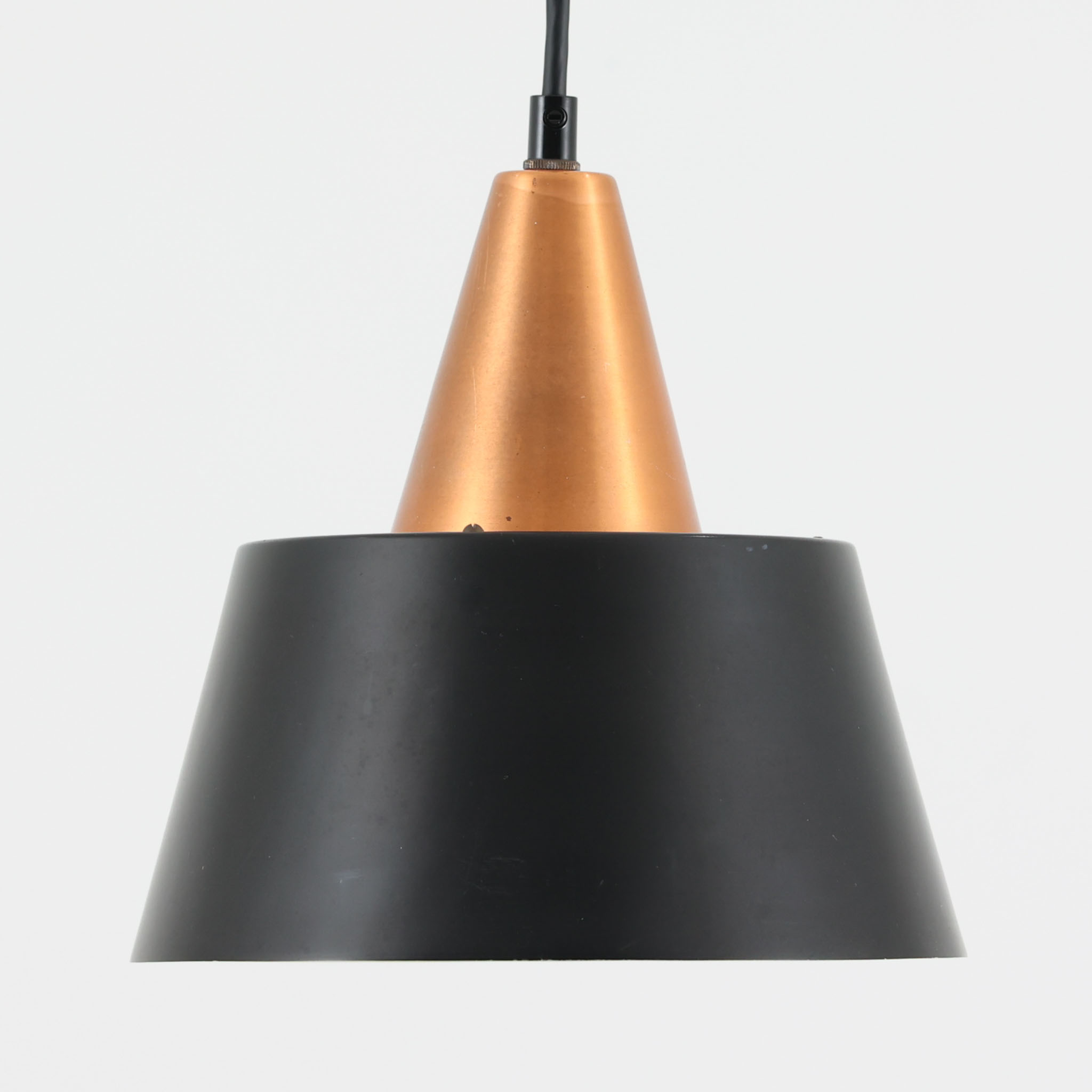 乐天商城 - ペンダントライト アルミ 直径22cm デンマーク製 北欧ビンテージ家具 吊り下げ照明 北欧家具 ヴィンテージ 金属製 ブラック モダン 円筒 シンプル インテリア