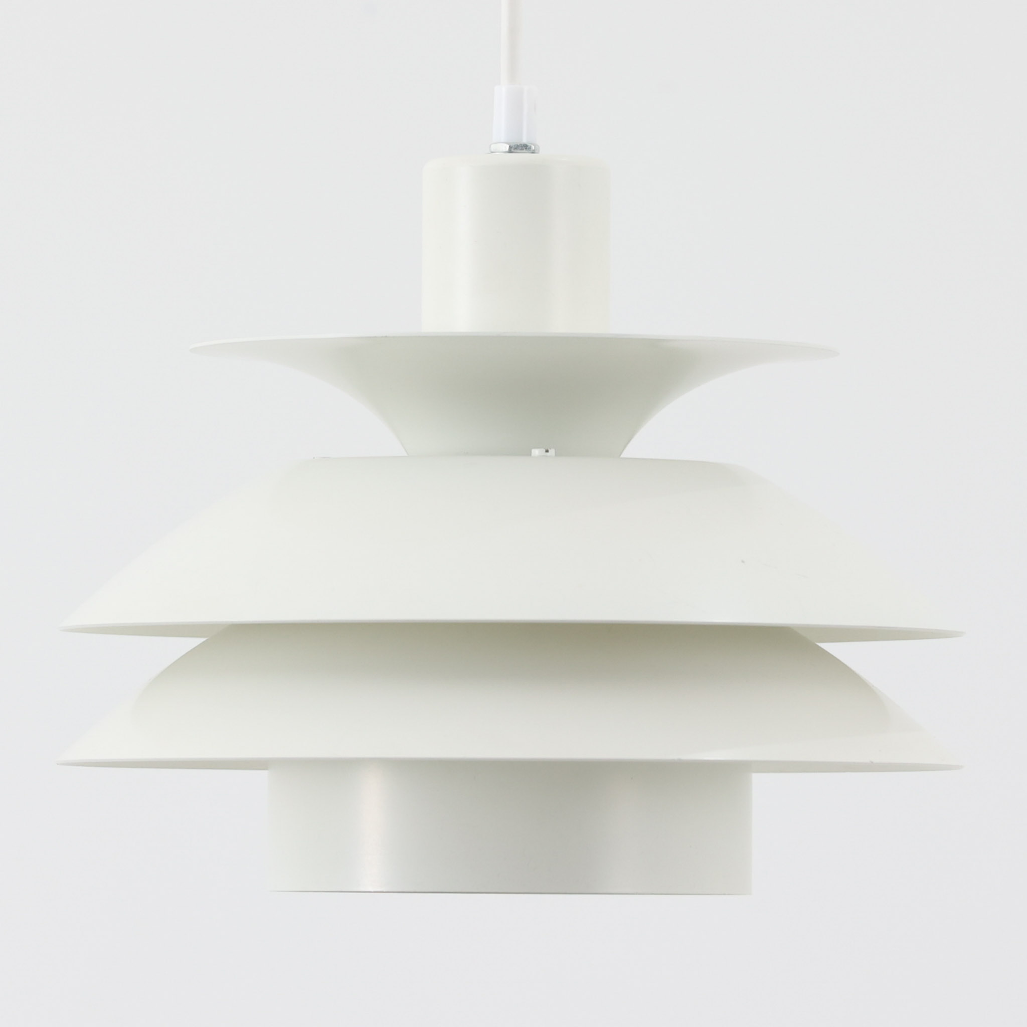 乐天商城 - ペンダントライト Model 744 アルミ 直径27cm Top Lamper デンマーク製 北欧照明 北欧照明 吊り下げ照明 ヴィンテージランプ 多層シェード モダンデザイン ダイニング照明 キッチン照明 インテリア照明 白色照明 名作ランプ