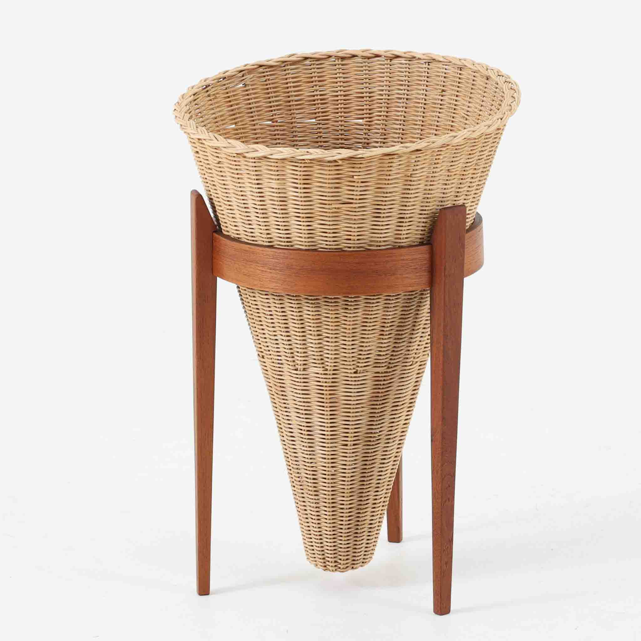 樂天商城 - J.Kjaesulf プランター チーク材 幅35cm デンマーク製 北欧ビンテージ家具 鉢カバー 花台 籐編み 木製スタンド グリーンインテリア 観葉植物収納 ナチュラルインテリア 飾り台 収納バスケット ヴィンテージ家具