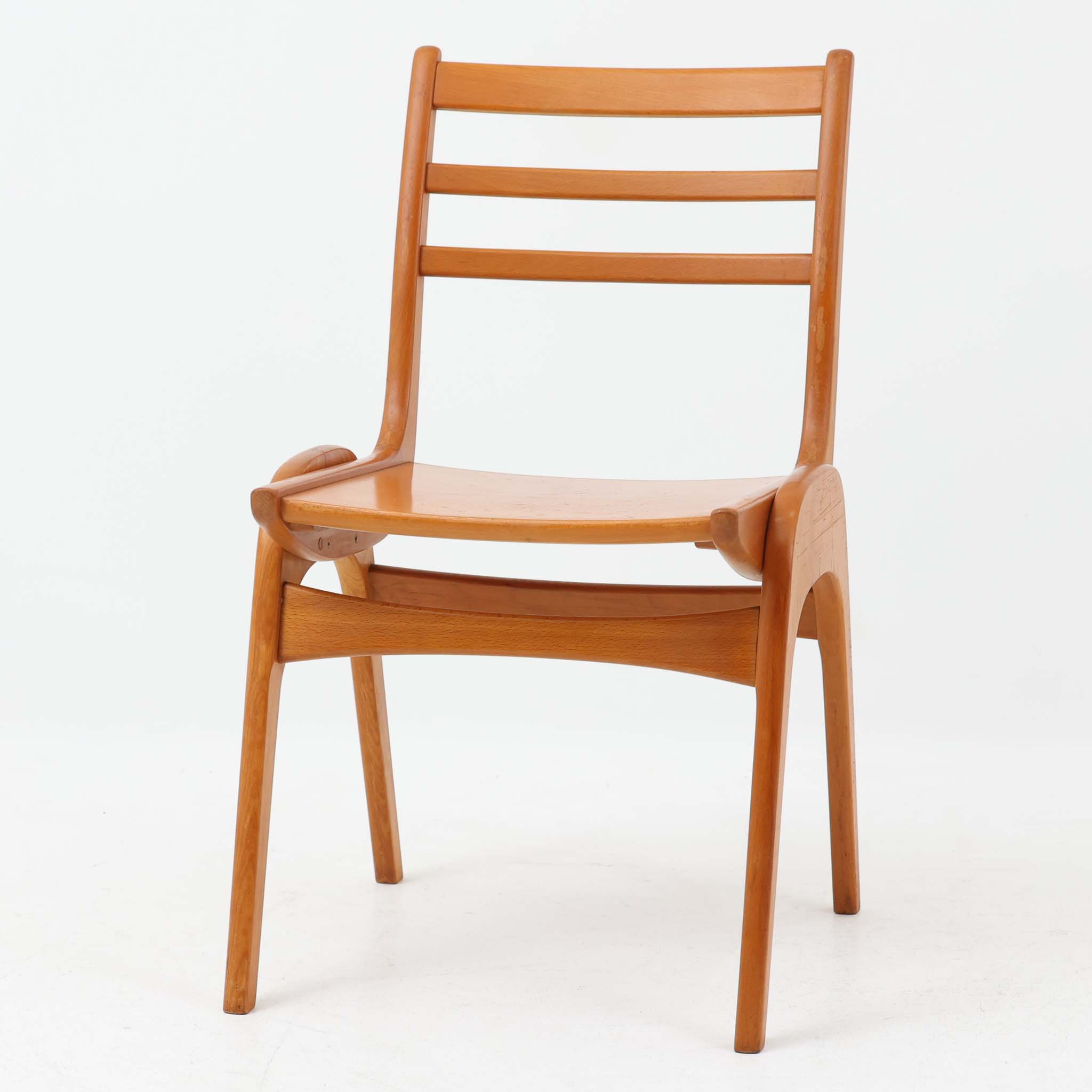 乐天商城 - Henning Kjaernulf ダイニングチェア ビーチ材 Soro Stolefabrik ヘニング・ケアヌルフ 北欧ビンテージ家具 木製 椅子 食卓椅子 積み重ね可能 北欧家具 チェア リビング カフェ インテリア 名作家具