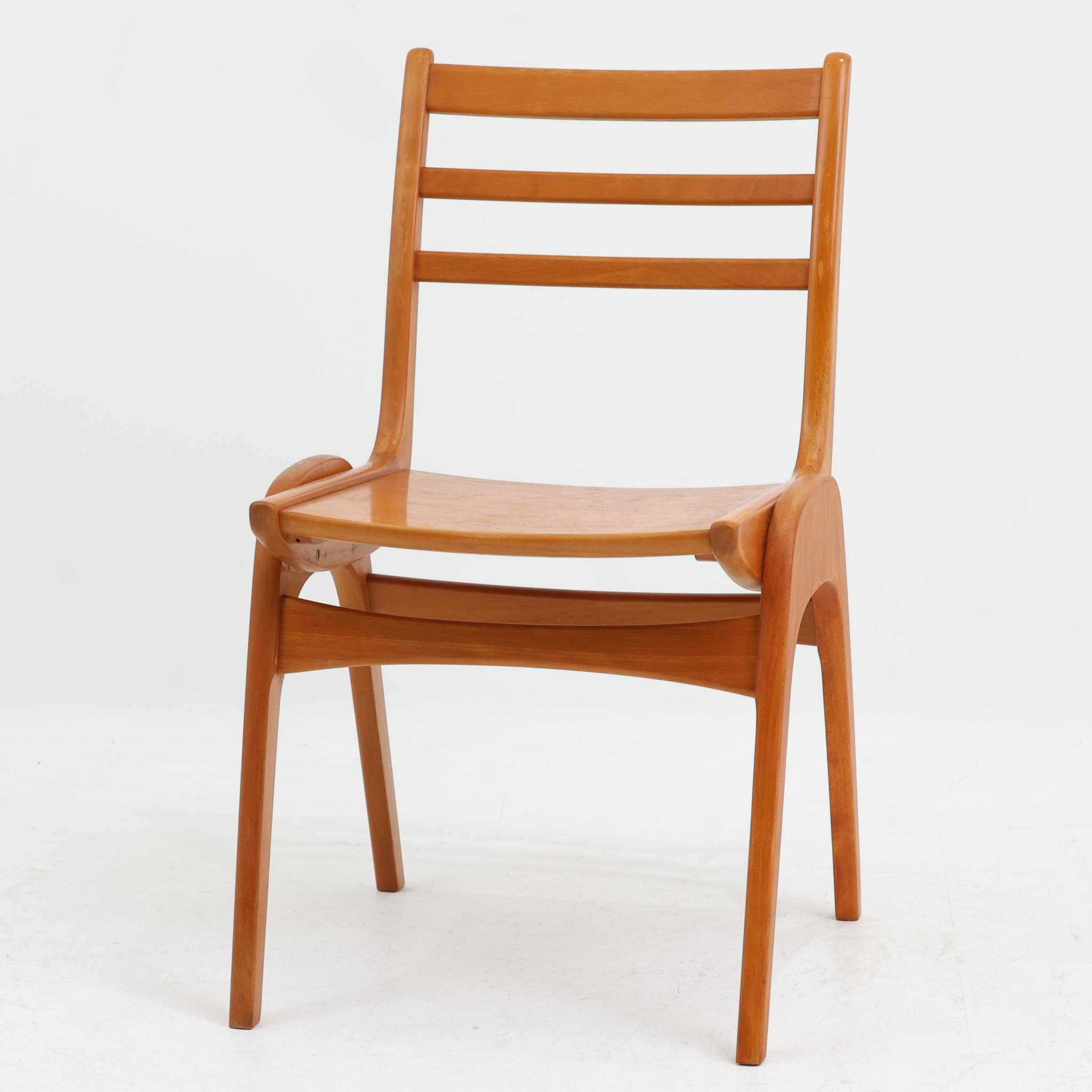 乐天商城 - Henning Kjaernulf ダイニングチェア ビーチ材 Soro Stolefabrik ヘニング・ケアヌルフ 北欧ビンテージ家具 木製 椅子 食卓椅子 積み重ね可能 北欧家具 チェア リビング カフェ インテリア 名作家具