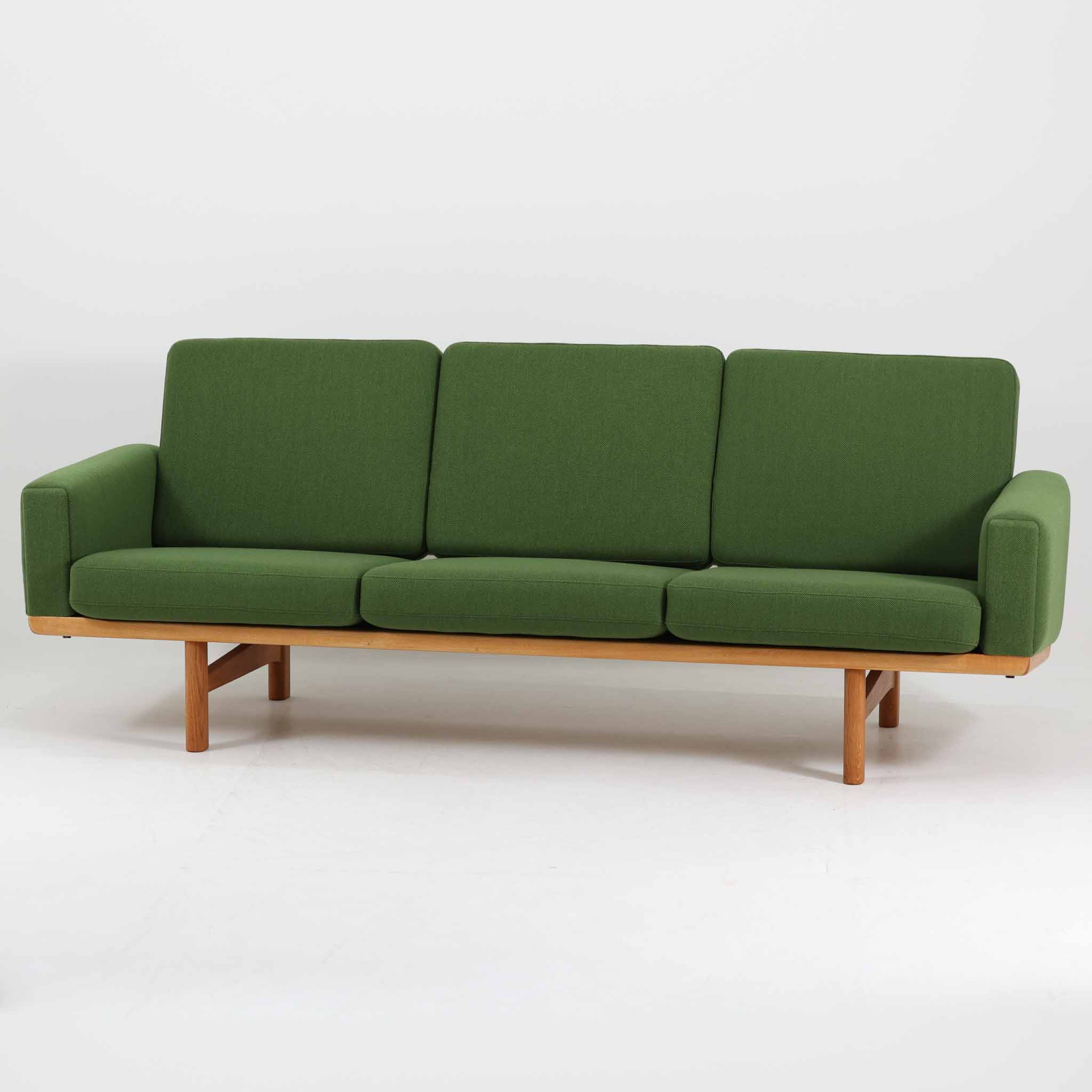 乐天商城 - Hans J. Wegner トリプルソファ GE236 オーク材 Getama ハンス・J・ウェグナー 北欧ビンテージ家具 3人掛け 木製フレーム 長椅子 リビング家具 応接家具 ミッドセンチュリー 北欧インテリア 名作家具 ヴィンテージ家具 希少品