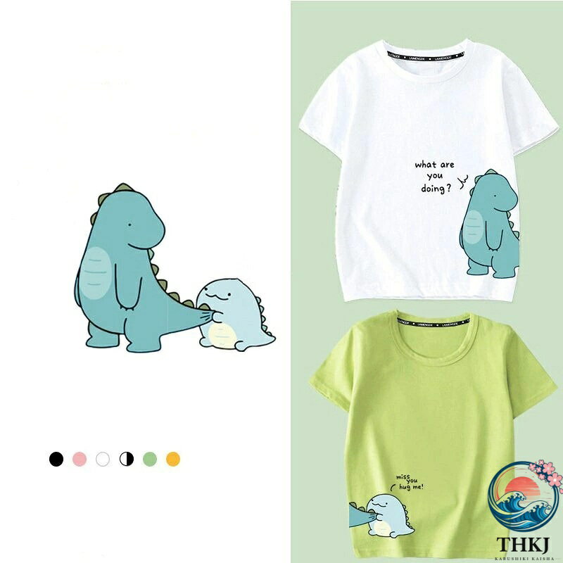 サイズ90cm 100cm 110cm 120cm 130cm 140cm 150cm ママS ママM ママL ママXL ママ2XL パパM パパL パパXL パパ2XL パパ3XL パパ4XL パパ5XLサイズについての説明サイズ(CM)： 子供 90 肩幅37 バスト60 袖丈10 服の長さ44 100 肩幅38 バスト64 袖丈11 服の長さ46 110 肩幅39 バスト68 袖丈12 服の長さ48 120 肩幅41 バスト72 袖丈13 服の長さ50 130 肩幅42 バスト76 袖丈14 服の長さ52 140 肩幅44 バスト79 袖丈15 服の長さ54 150 肩幅45 バスト83 袖丈16 服の長さ57 ママ S 肩幅46 バスト86 袖丈15 服の長さ61 M 肩幅48 バスト90 袖丈16 服の長さ64 L 肩幅50 バスト95 袖丈17 服の長さ67 XL 肩幅52 バスト101 袖丈18 服の長さ70 2XL肩幅54 バスト105 袖丈19 服の長さ73 パパ M 肩幅48 バスト90 袖丈16 服の長さ64 L 肩幅50 バスト95 袖丈17 服の長さ67 XL 肩幅52 バスト101 袖丈18 服の長さ69 2XL肩幅54 バスト105 袖丈19 服の長さ73 3XL肩幅56 バスト110 袖丈20 服の長さ77 4XL肩幅58 バスト116 袖丈21 服の長さ80 5XL肩幅60 バスト122 袖丈22 服の長さ83 ※上記サイズは平置き実寸になります。 サイズ表の実寸法は商品によって1-3cm程度の誤差がある場合がございます。 左側の大きな恐竜のデザインの方は大人向け　　　　右の小さい恐竜のデザインの方は子供向け 素材素材：綿, ポリウレタン5％色ホワイト グレーホワイト ブラック レッドホワイト イエロー ピンク グリーン パープル レッド備考注意★洗濯時、色落ちがございます。他の物とのお洗濯もお控えくださいませ。湿気を含んだ状態や水を含んだまま放置しないでください。この製品は洗濯で若干縮むことがあります。洗濯機は使用できません。※ベージュ×モカのみ使用糸の関係上、風合いが少々異なります。 ●綿混合商品は洗濯時に多少縮む事がございます。 ●本製品は生産過程におきまして、生地を織る際の糸の継ぎ目や多少のほつれが生じることがありまが、品質上は問題ありません。また、生地の織りに他繊維が混紡している場合もございます。▼色落ちの恐れがございますので、他のものとは分けて洗濯してください。▼タンブラー乾燥はお避け下さい。▼洗濯の際は他の物と区別して、漂白剤を避け、手洗いを お勧めします。 この商品を購入された方のレビュー&nbsp;すべてのレビューを見る（10件） &rArr;このショップのレビューを見る 総合評価3.50 アルファルド3607さん　30代/男性 評価1.00 投稿日：2026年06月26日 100cmサイズ、M、Lの3着購入 そのうちLの首のサイズタグが、ハサミかなにかでガタガタに切り取られた状態でした 実は古着なのか返品された商品の使い回しなのかよく分かりませんが、何にせよ気持ち悪いので着れません　 mototensaiさん　40代/男性 評価1.00 投稿日：2025年05月17日 &nbsp;買うべからず まず配送遅延で一悶着あり。不可解なお詫びメールに不快になり。 そして、ようやく届いた商品は｢1回も着ていない｣のに、こんなプリント仕上げ。こんなんじゃ、家族お揃いで着れるはずもなく。もう返品する気力すらわかない。永遠の部屋着にします&hellip;はぁ。　 &nbsp;プレゼント&nbsp;&nbsp;家族へ&nbsp;&nbsp;はじめて&nbsp; 購入者さん　 評価5.00 投稿日：2024年05月22日 めちゃ可愛かったです！ 父の日ように子供とお揃いで白選びました。　 新作 2点セット キッズ 刺繍 ワンピース ドレス フォーマル 価格3,150円 &nbsp;&nbsp;&nbsp; このショップの人気商品ランキング 位 円 (
