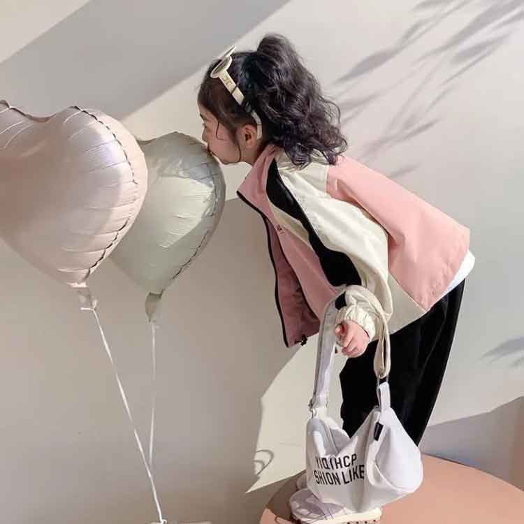 マウンテンパーカー ジャケット 女の子 子供服 キッズ 春 秋 立ち襟 ショート丈 おしゃれ カジュアル ジップアップ 長袖 防風 薄手 通学 お出かけ 小学生 中学生 プレゼント ギフト スポーティー 動きやすい ライトアウター 2