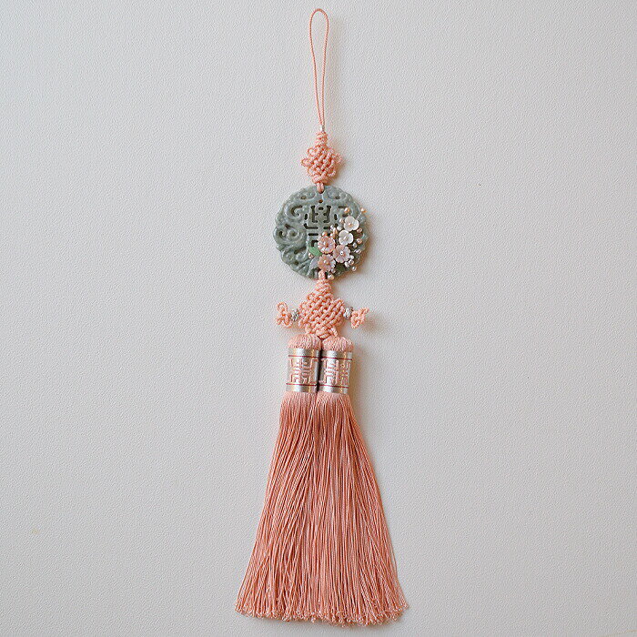チマチョゴリの胸から垂らす飾り シルク手彫り玉螺鈿花装飾ノリゲ コーラルピンク■norige-h-58-s【ギフト】【お土産】韓国 インテリア 雑貨 かわいい ...