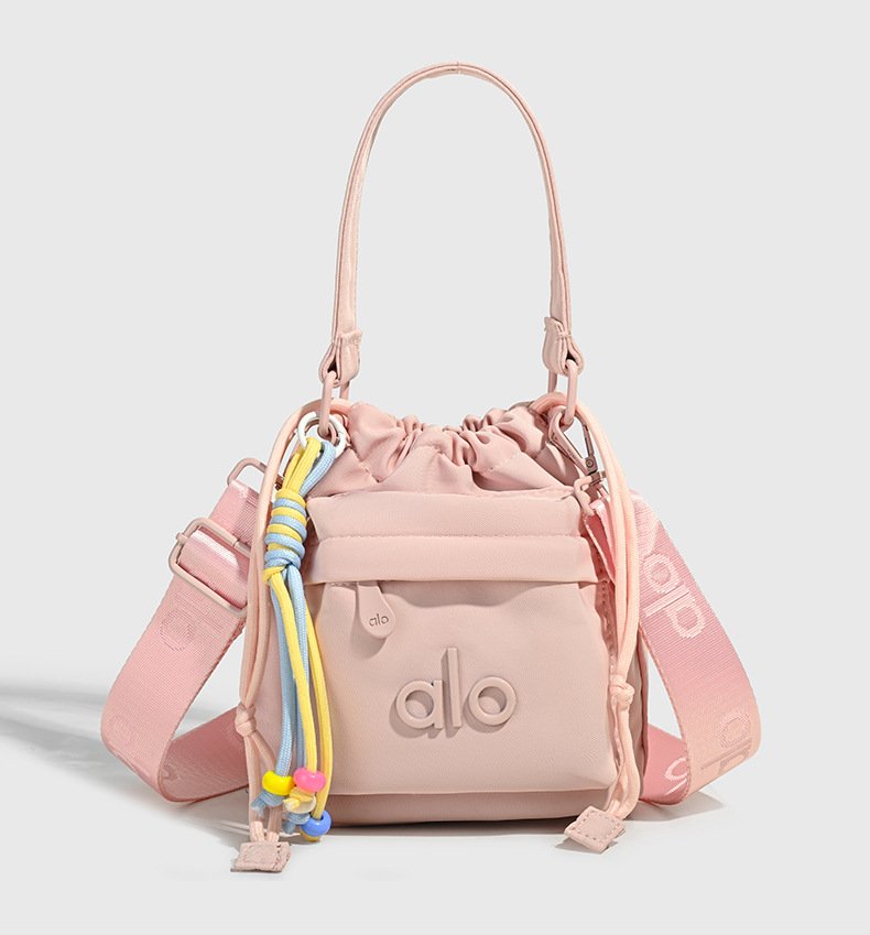 乐天商城 - 【★2026人気商品★】alo Yoga ショルダーバッグ レディース 巾着バッグ ショルダー ドロストバッグ ショルダーバッグ ショルダー ドローストリング バッグ ワンハンドル バッグ バック 鞄 かばん カバン ショルダー トートバッグ トート 斜めがけ