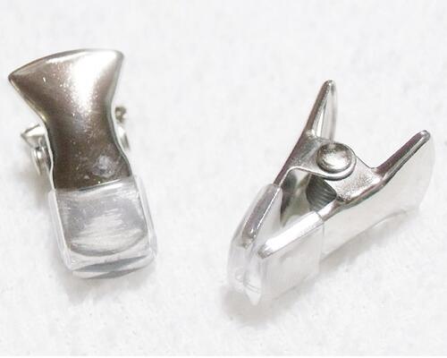 アクセサリーパーツ 銀色 ゴム付きクリップ メタルパーツ 2個セット