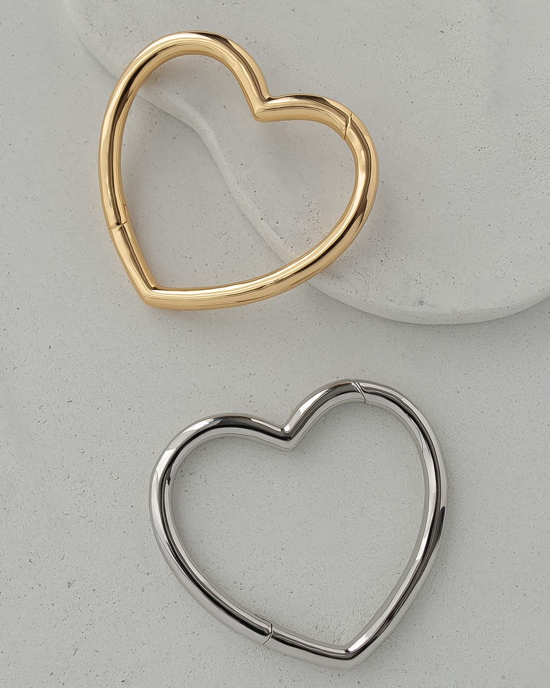 バングル ブレスレット ハート ハートシェイプ 大ぶり 18KGP 18金メッキ 金属アレルギー対応 普段使い 大人 カジュアル