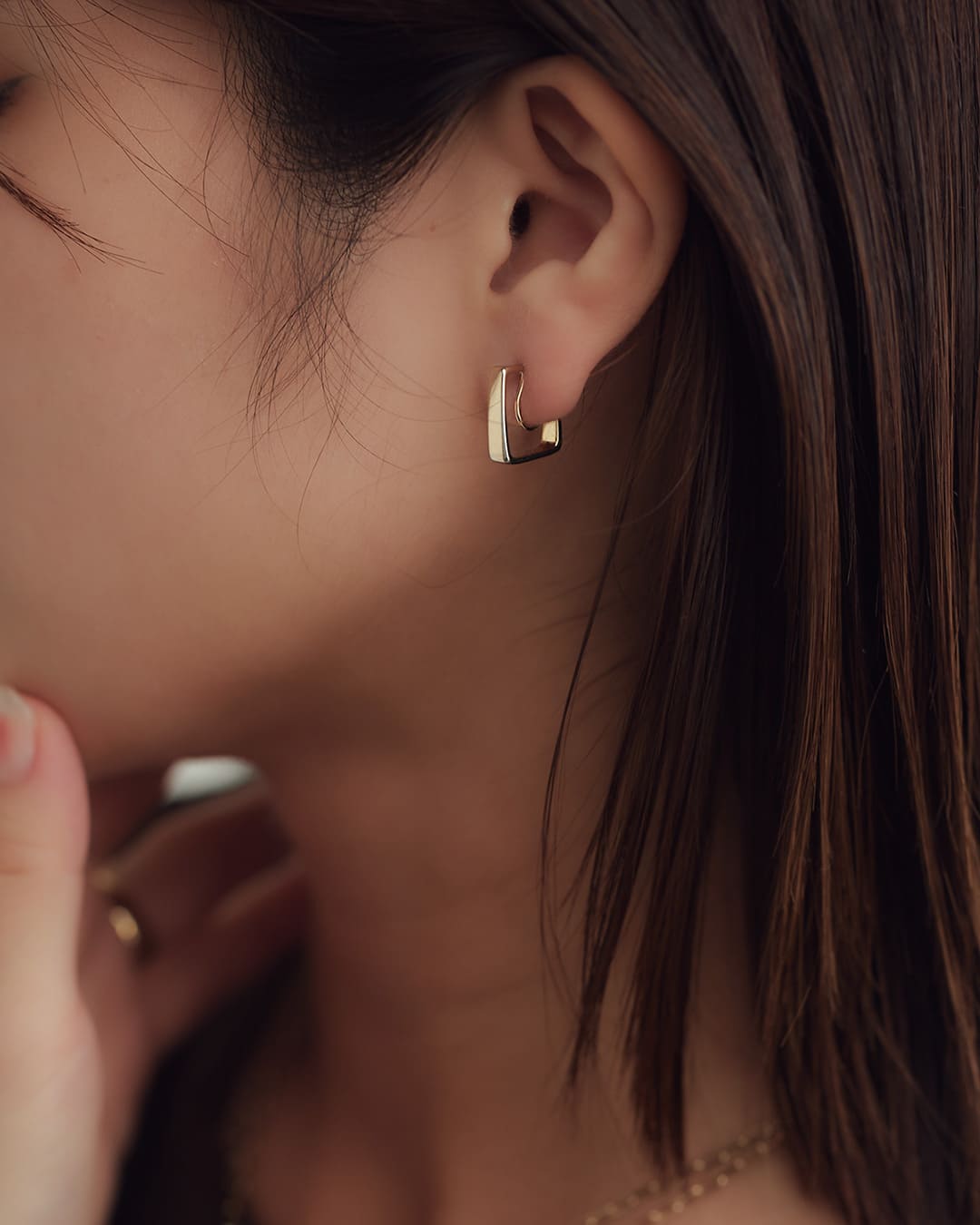 イヤリング スクエア 小ぶり 小さい シリコンカバー ノンホールピアス 挟むだけ ピアス見え ワイヤーフィット 綺麗め 上品 シンプル レディース 普段使い オフィス カジュアル 大人