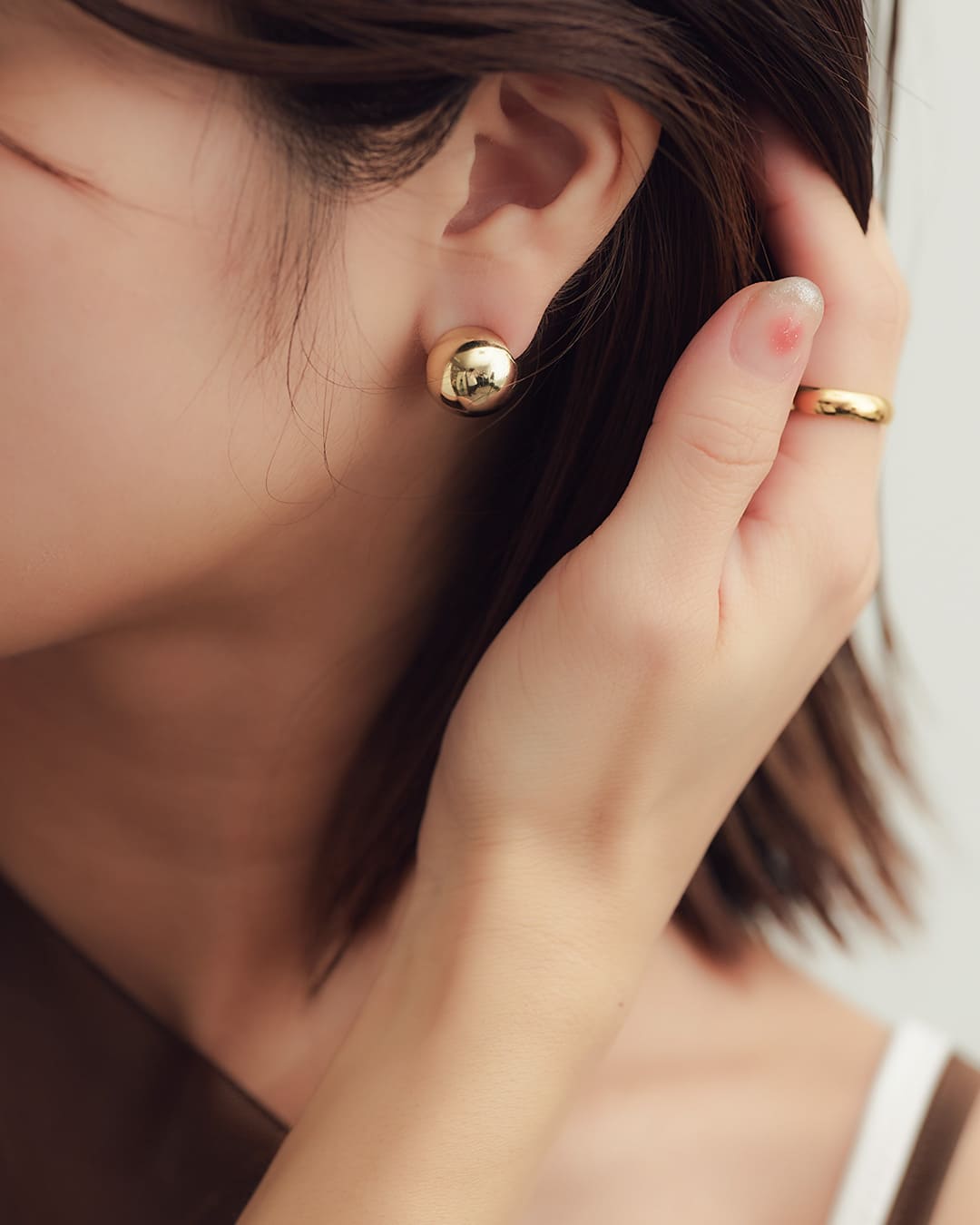 イヤリング ラウンド 球体 ボール ボールモチーフ シリコンカバー ノンホールピアス 挟むだけ ワイヤーフィット 14KGP 14金メッキ 金属アレルギー対応 ピアスみたい 普段使い 大人 シンプル カジュアル