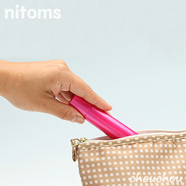 ウサギになって旅をするの《全5色》nitoms ニトムズ コロフルモバイル＆専用スペアテープ4個セット【デザイン雑貨 コロコロ お出掛け 洋服 身だしなみ 毛玉取り ホコリ ペット 洋服ブラシ エチケットブラシ 髪の毛 スーツ 洋服 ジャケット コート 携帯洋服用クリーナー 粘着クリーナー】｜アングル3