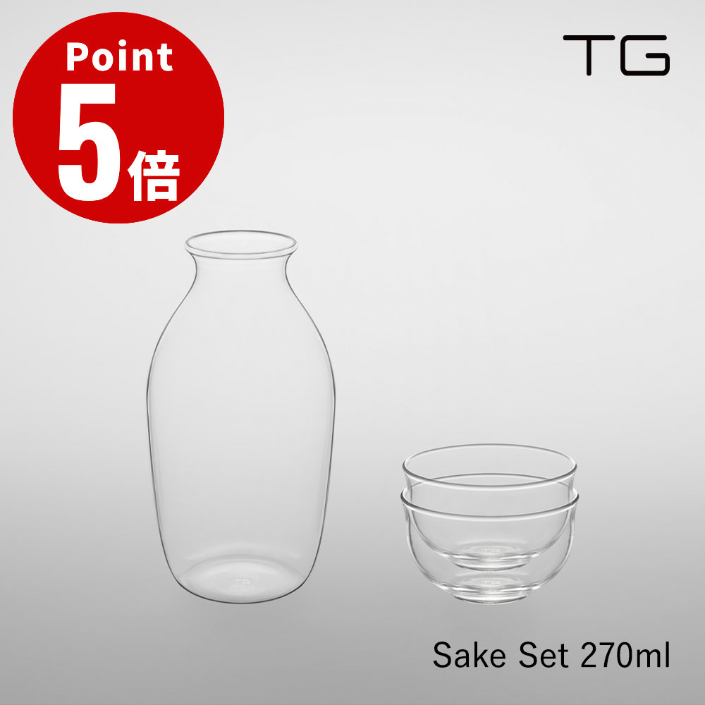 耐熱性ガラスの酒器セット。徳利は1合強入り、丁度良い量で晩酌にぴったり。注ぎ口はキレも良くストレスなく注げます。お猪口は飲み口が丸く仕上げられ、やさしい口当たり。2客セットになっており、贈り物にも人気のセットです。 《&nbsp;商品詳細&nbsp;》 商品名 Heat-Resistant Sake Set 270ml サイズ 徳利：φ66×H121mm 猪口：φ65×H39mm 満水容量 徳利：270ml 猪口：80ml 重量 徳利：92g 猪口：31g 耐熱温度 約400℃(温度差：150℃) 素材 耐熱ガラス(ホウケイ酸ガラス) 関連キーワード ティージー/台湾ガラス/深澤直人/アート/高級/デザイン/デザイナー/ブランド/ギフト/贈り物