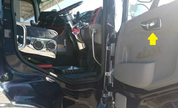 UD　17クオンインナーハンドルベゼル＆エスカッション　左右セット★高級クロームメッキ仕様★