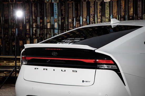 プリウス　60系　リアウイング　塗装済　CLS RM　ESB
