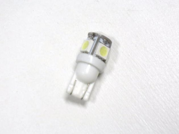 5SMD　 純正のノーマル電球と交換するタイプです 補修用としてもご使用になれます。 1個入 　【ご注意】 こちらの商品はメーカー取り寄せ品となります。 メーカーでも直接販売している商品の為、ご注文頂いた時点で欠品・完売している場合がございます。 ご注文いただく前に商品についての問合わせよりご連絡ください。 ご連絡がなくご注文いただいた際に欠品・完売の場合、ご注文キャンセルのメールをこちらから送らせて頂きます。 ご了承下さいますようお願い申し上げます。 在庫に関しましては翌営業日までに返信させていただきますのでお気軽にお問合せ下さい。5SMD　 純正のノーマル電球と交換するタイプです 補修用としてもご使用になれます。 1個入