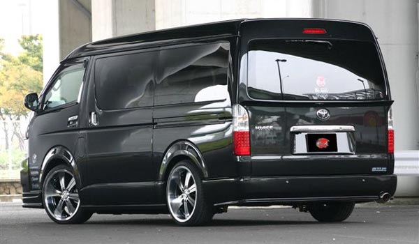 ハイエース200系ワイド リアウイング ハイルーフ車用 乱人(2.0)