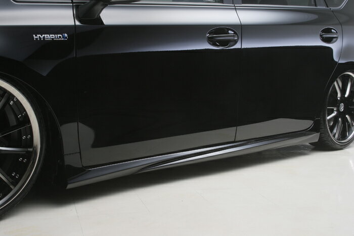 　FRP製。純正色塗装済。備考欄にカラー名、カラー番号をご記入ください。純正色塗装は近似色になりますのでご了承ください。塗装済商品は、単色となります。