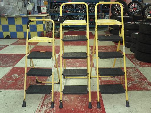 乐天商城 - 【中古】トレー付き脚立 4段式2台 3段式1台