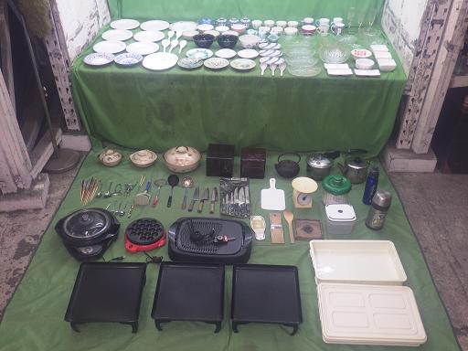 【中古】店頭引渡し品 通信不可 ガラス食器 絵柄食器 土鍋 電気調理器 他