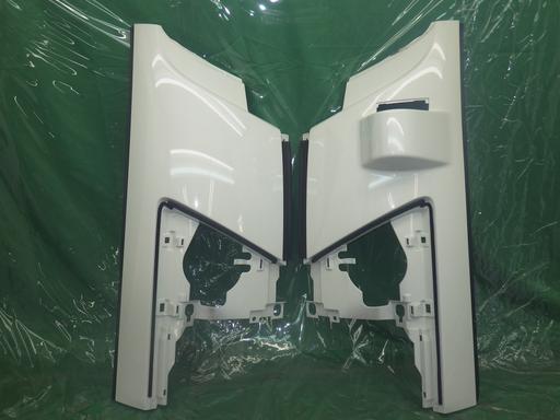 【中古】デコトラ 新車外し フォワード 純正コ ーナーパネル 左右 白