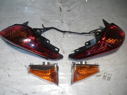【中古】フォルシア テールランプ ウインカー セット